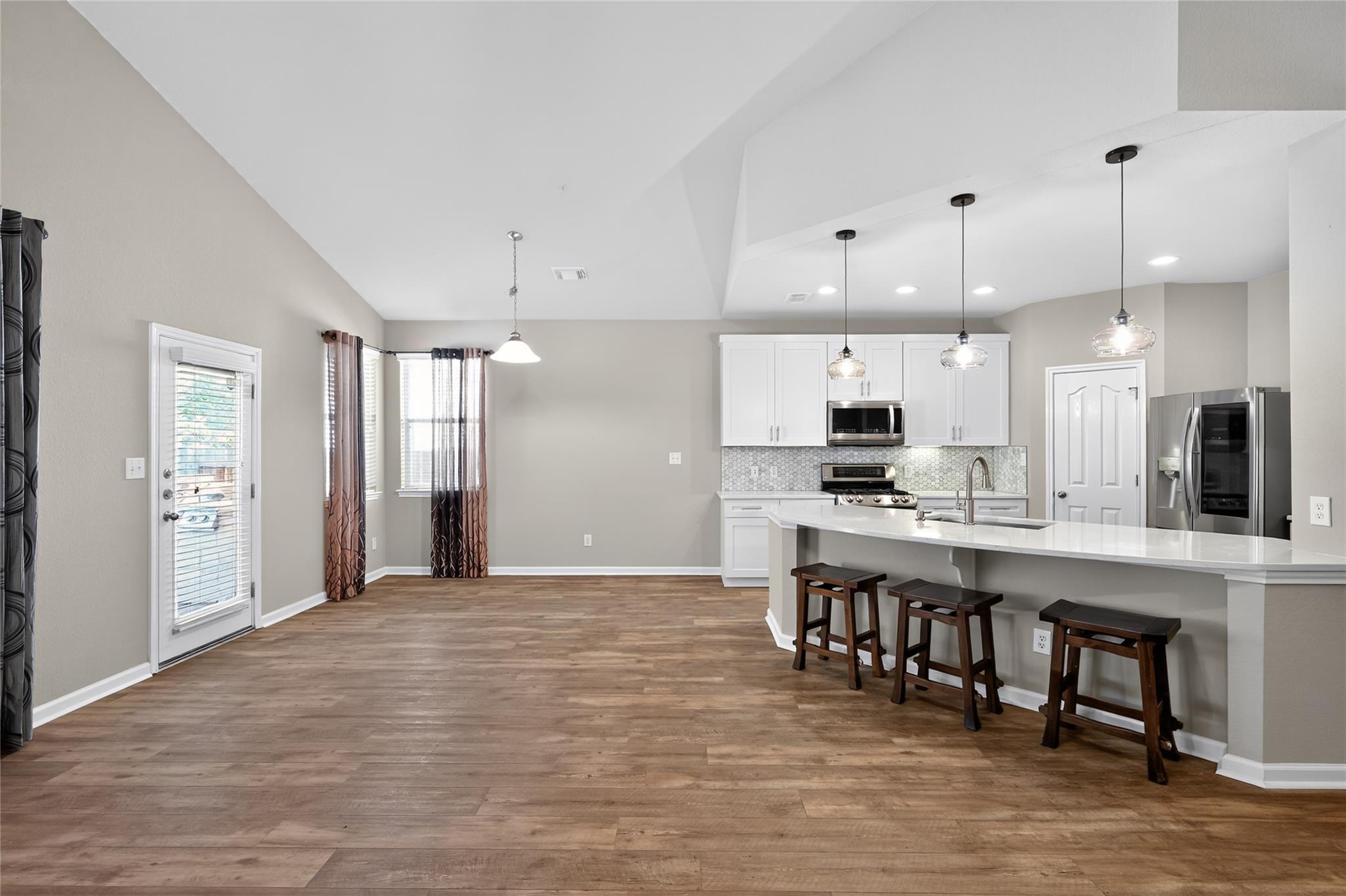 15512 Interlachen Dr Property Photo 10