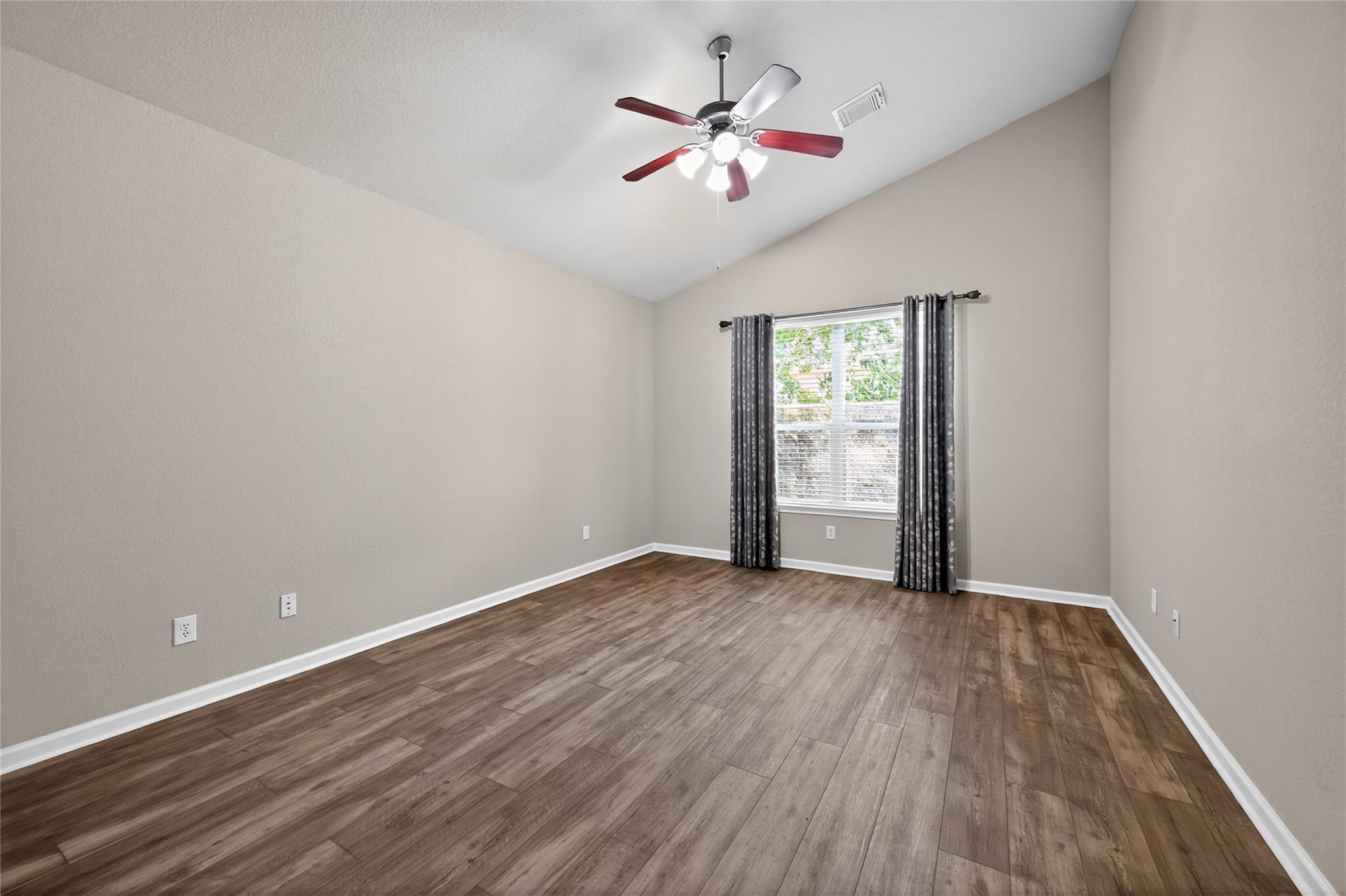15512 Interlachen Dr Property Photo 14