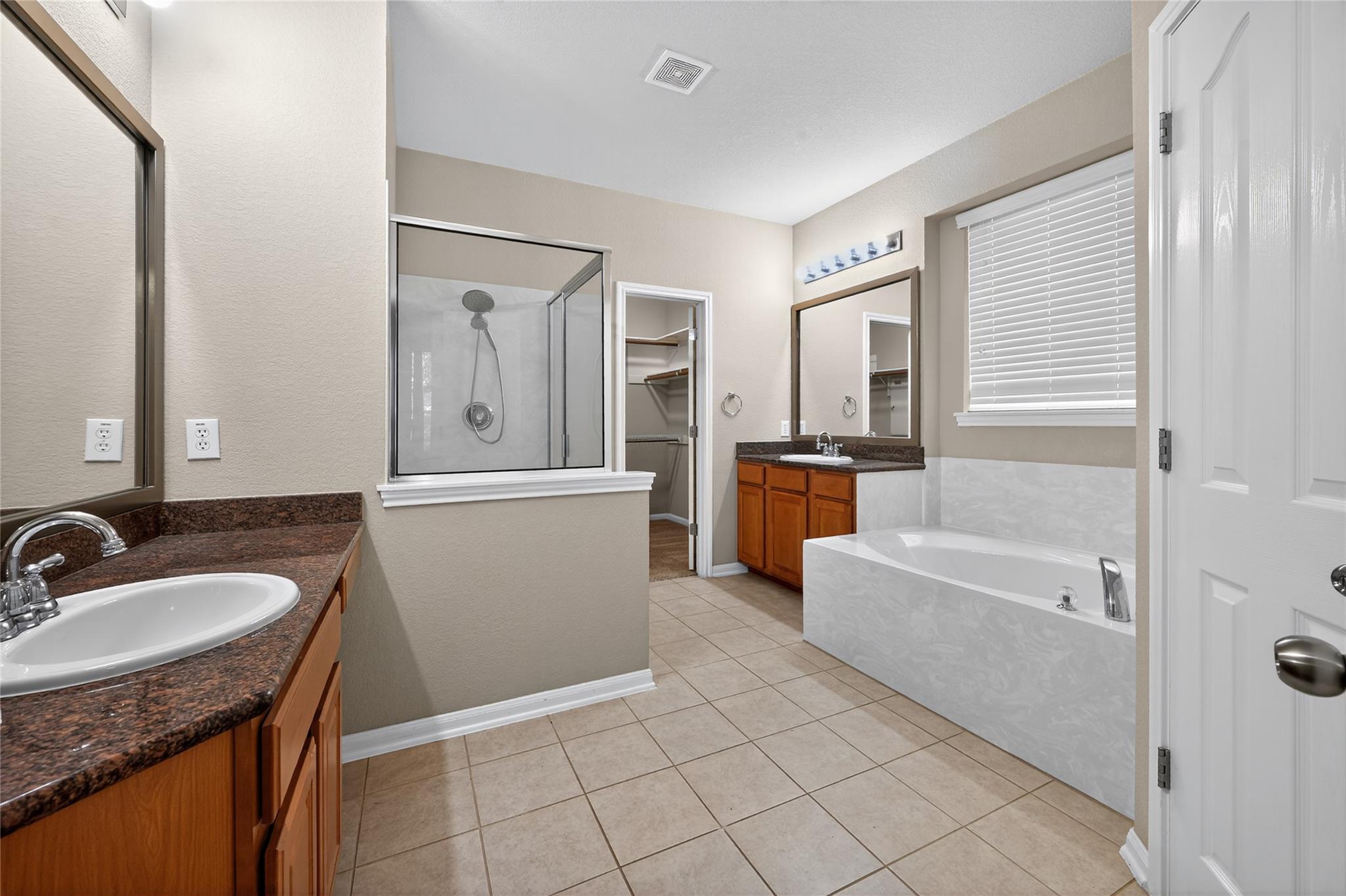 15512 Interlachen Dr Property Photo 18