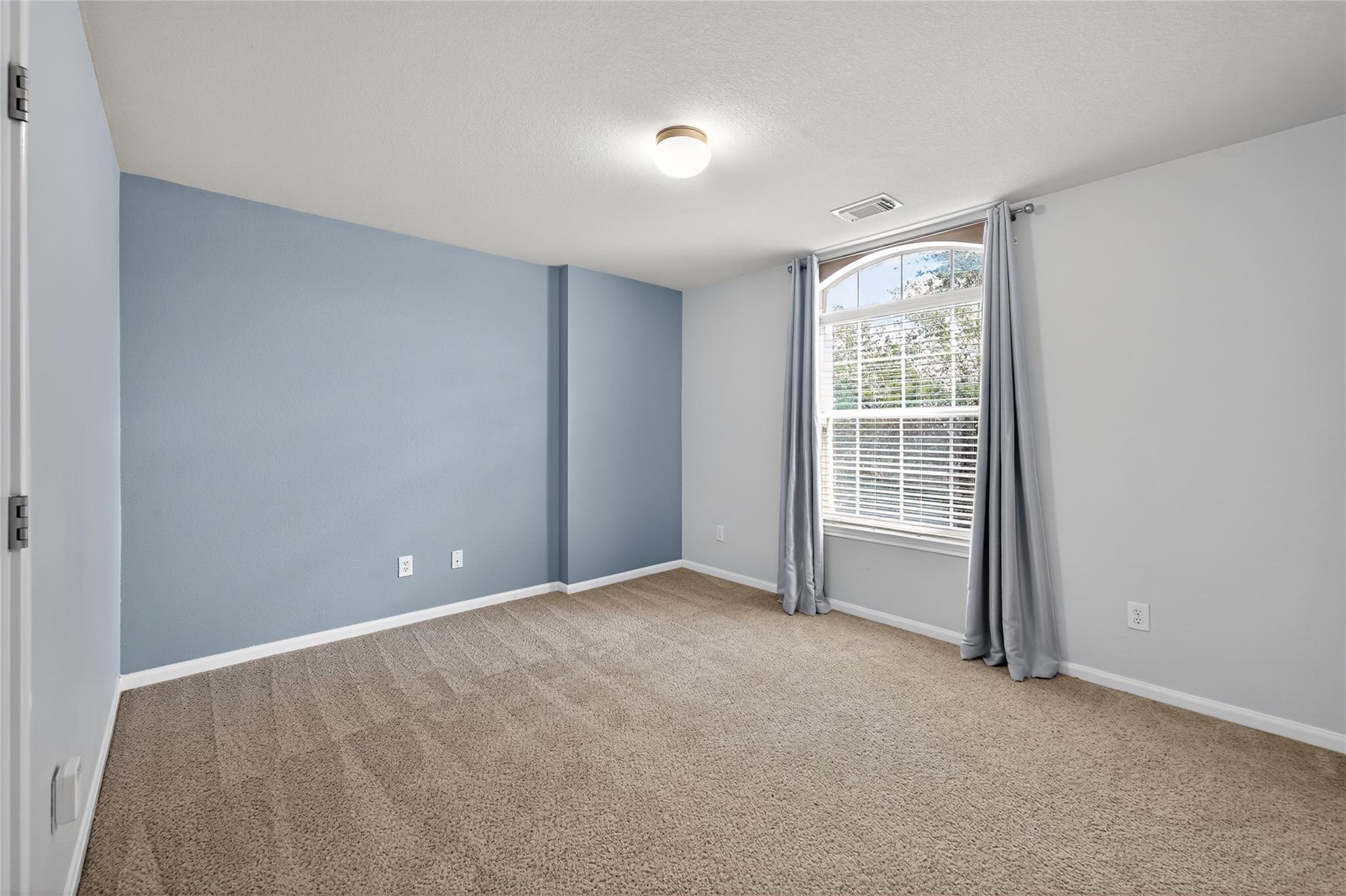 15512 Interlachen Dr Property Photo 25