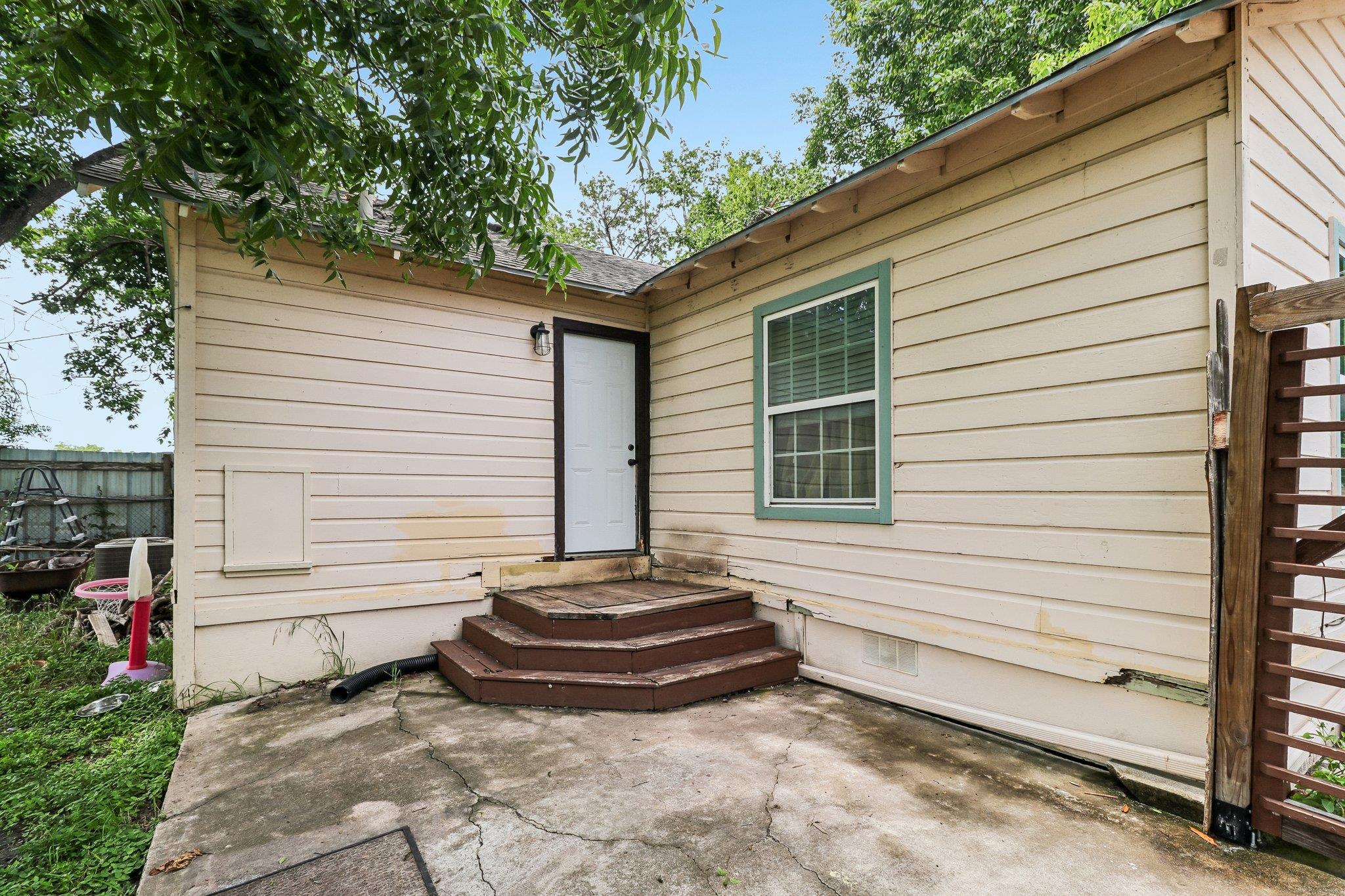 606 E Pecan St Property Photo 26