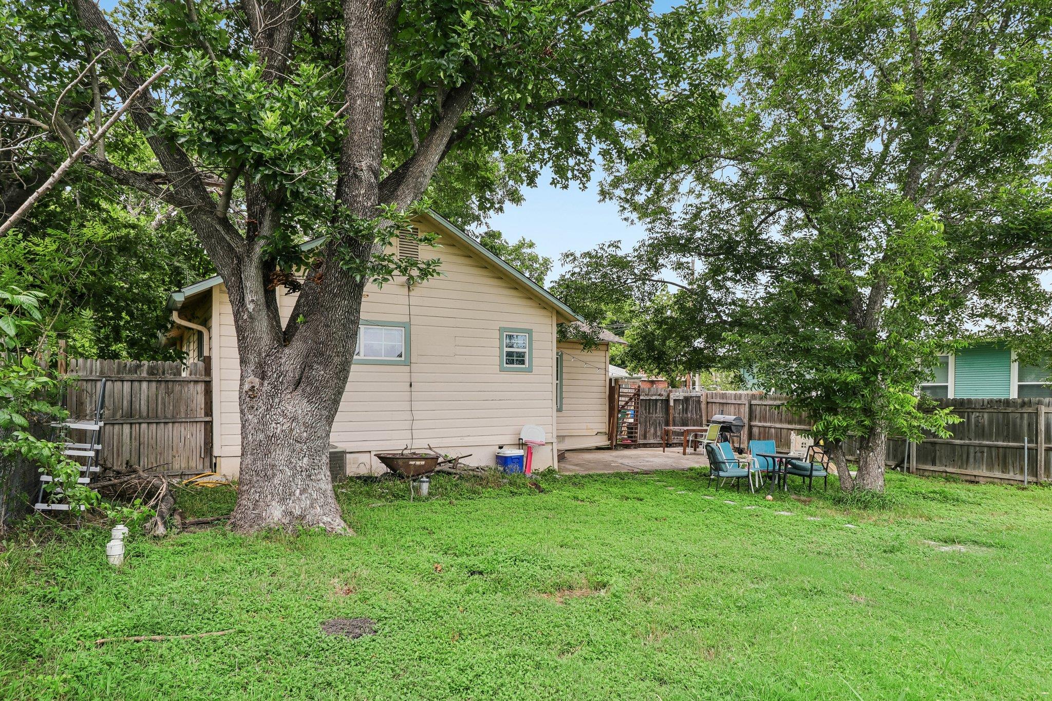 606 E Pecan St Property Photo 30