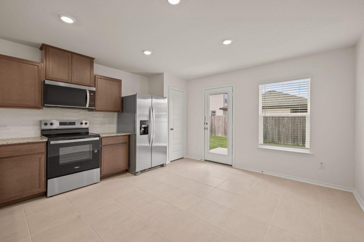 284 Feathers St Property Photo 9