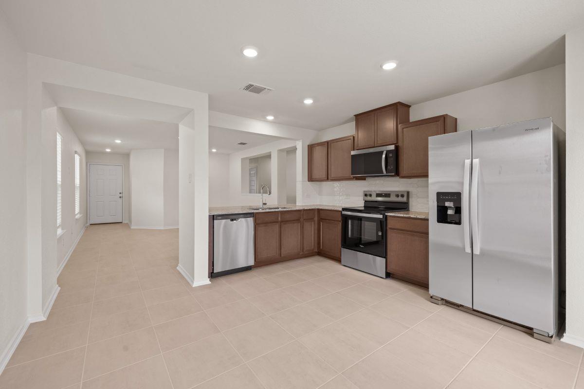 284 Feathers St Property Photo 10