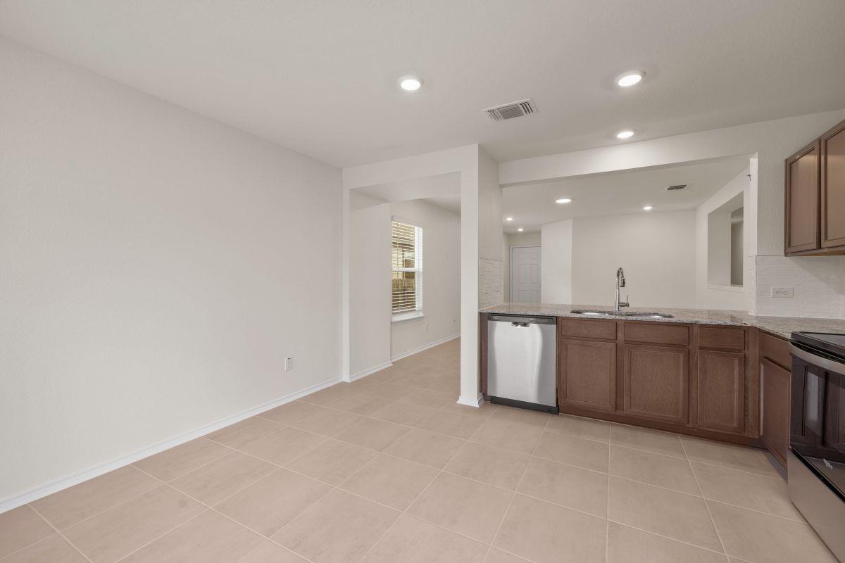 284 Feathers St Property Photo 11