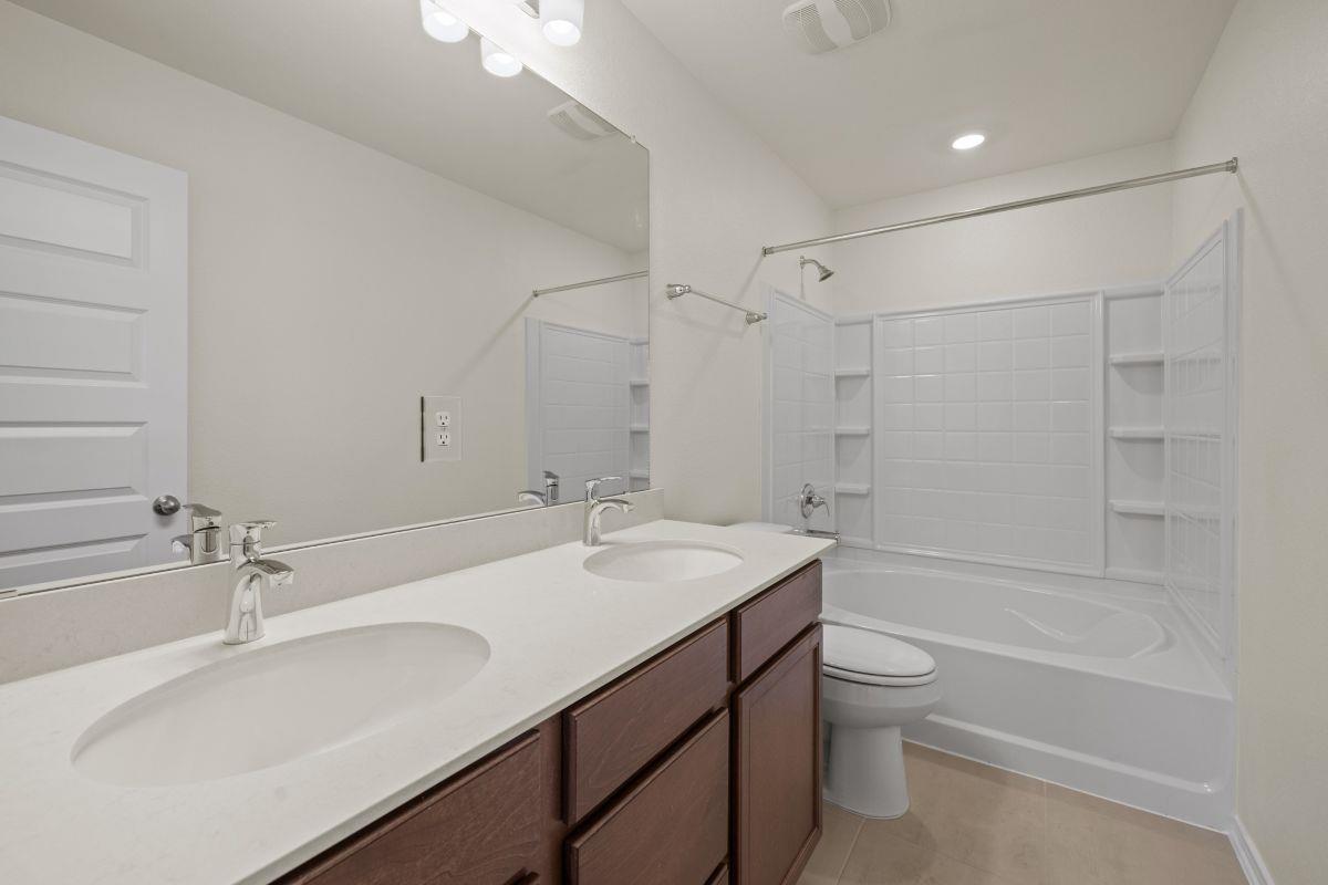284 Feathers St Property Photo 14