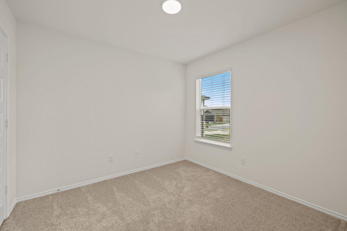 284 Feathers St Property Photo 15
