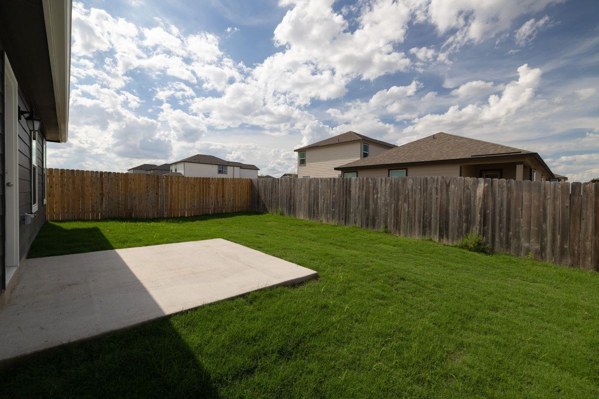 284 Feathers St Property Photo 19