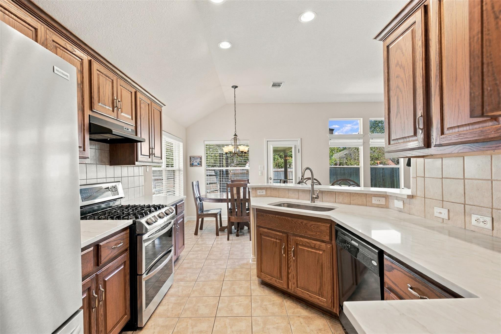 10125 Anahuac Trl Property Photo 6