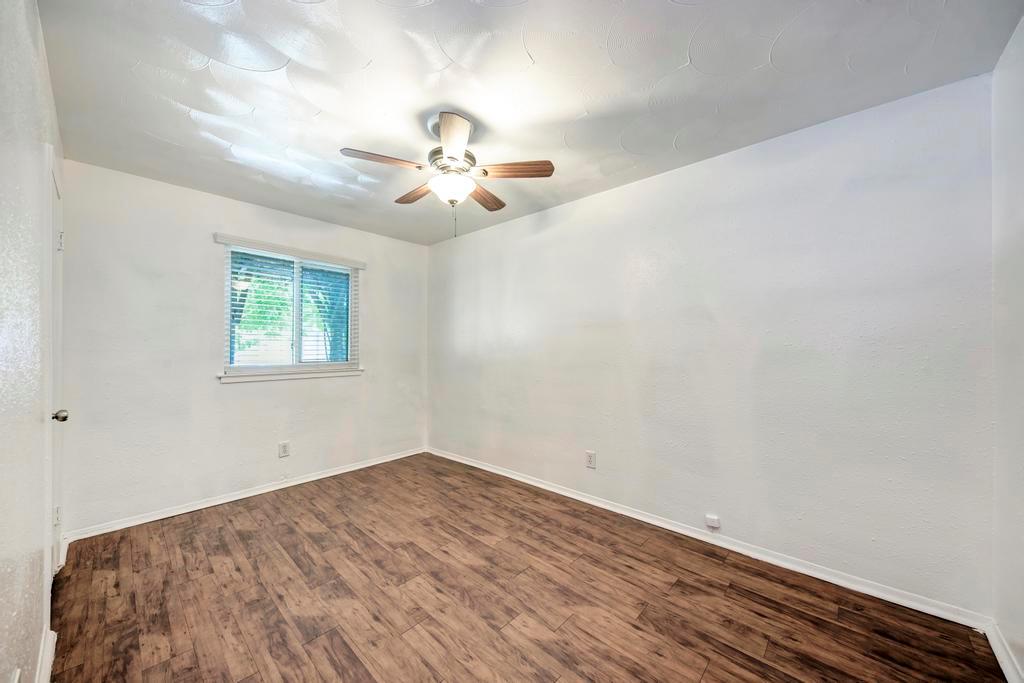2401 Manor Rd #104 Property Photo 16