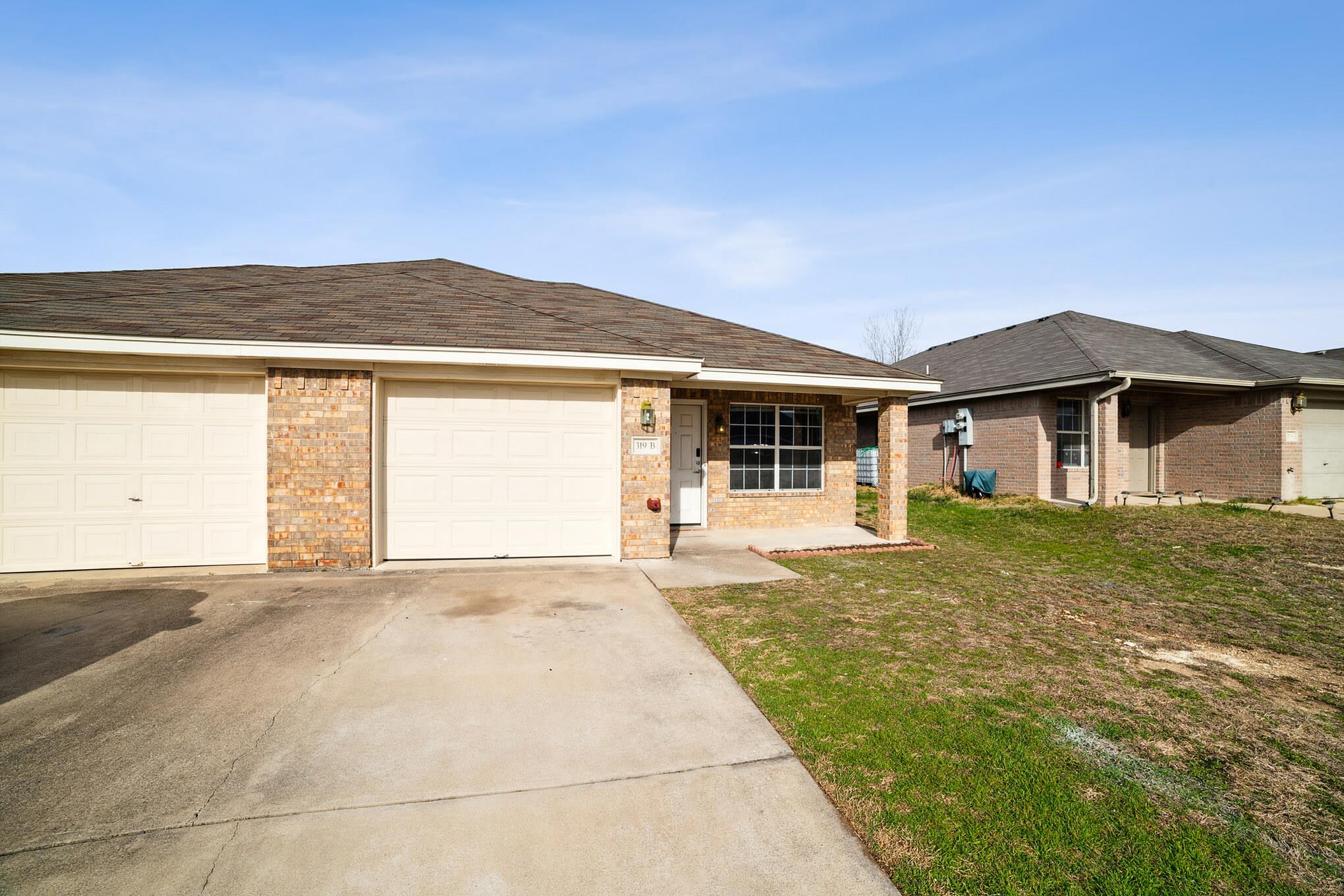 319 Cedar Ridge Dr #b Property Photo 2