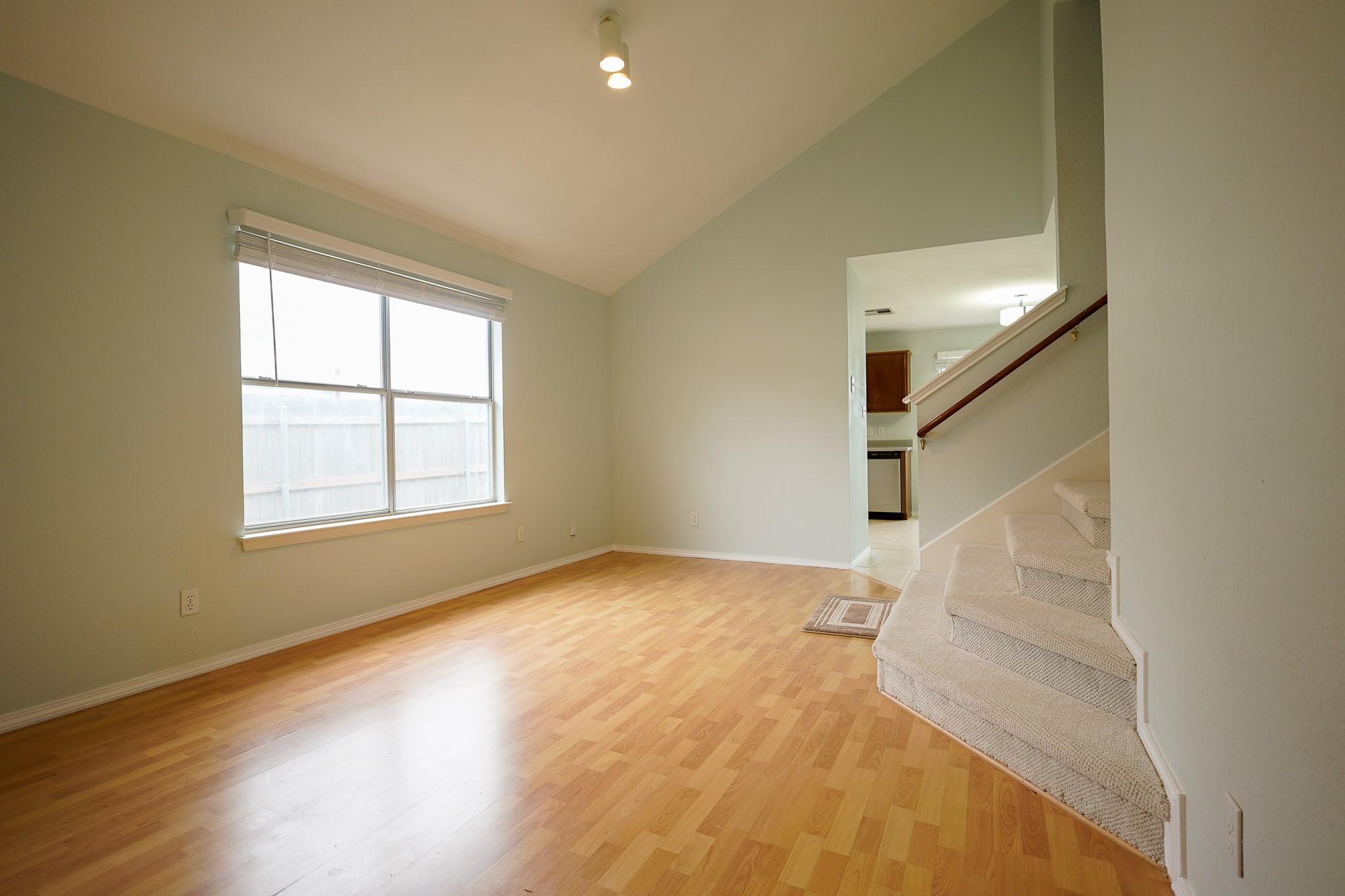 1712 Southwestern Dr Property Photo 8