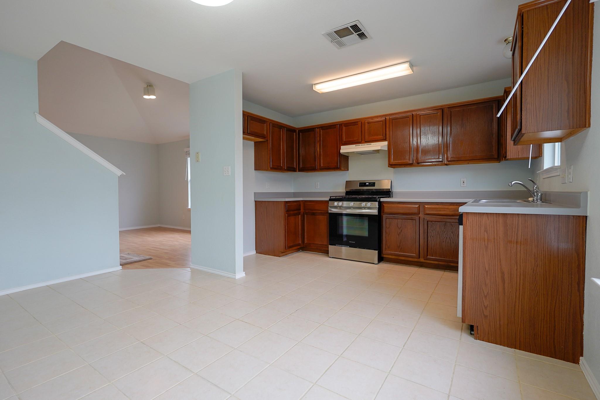 1712 Southwestern Dr Property Photo 10