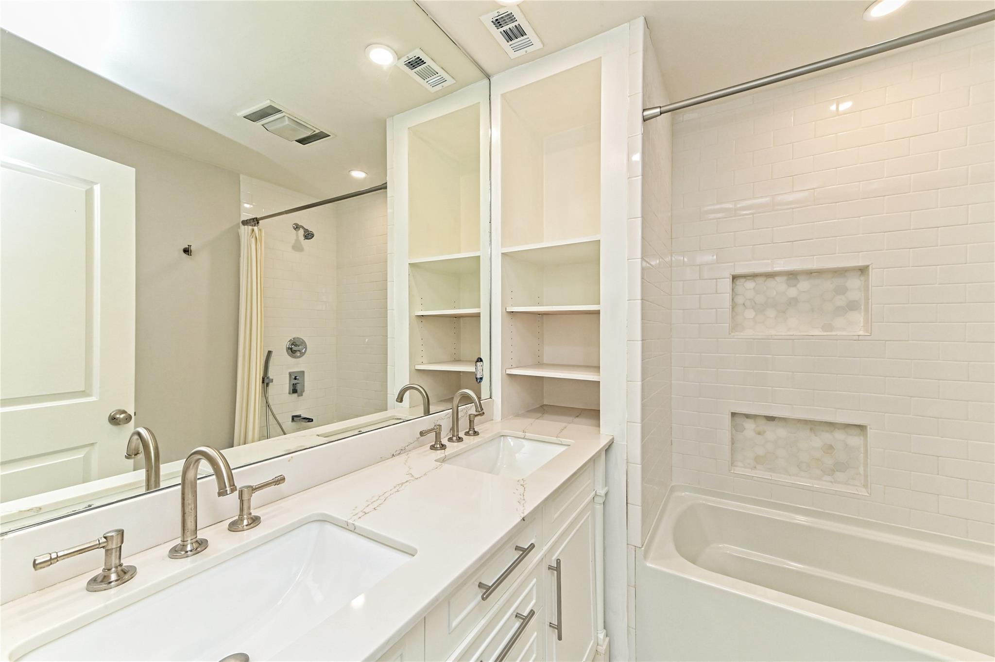 2709 W 49 1/2 St Property Photo 23