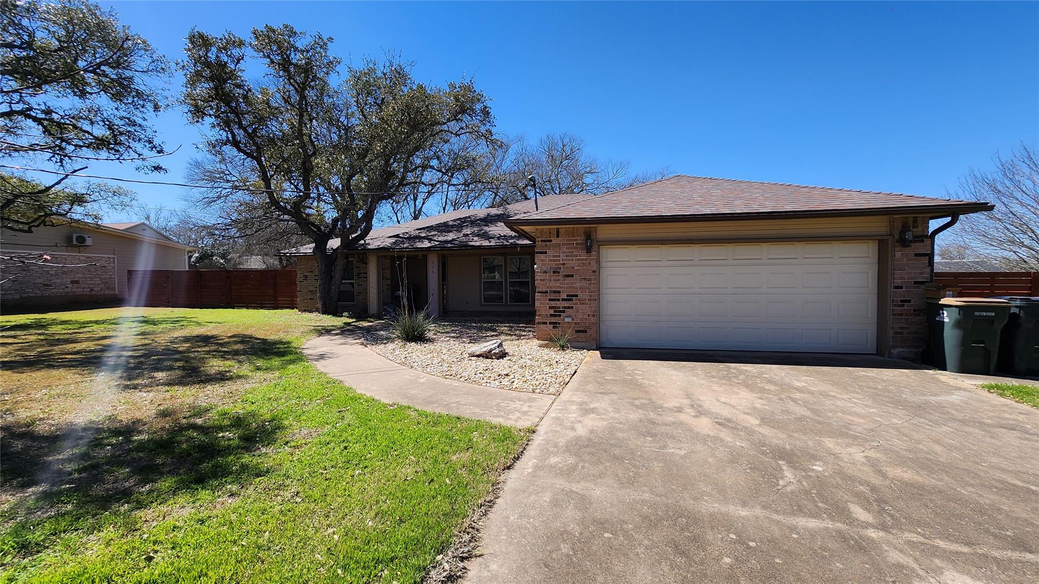 904 Bluebird Dr Property Photo