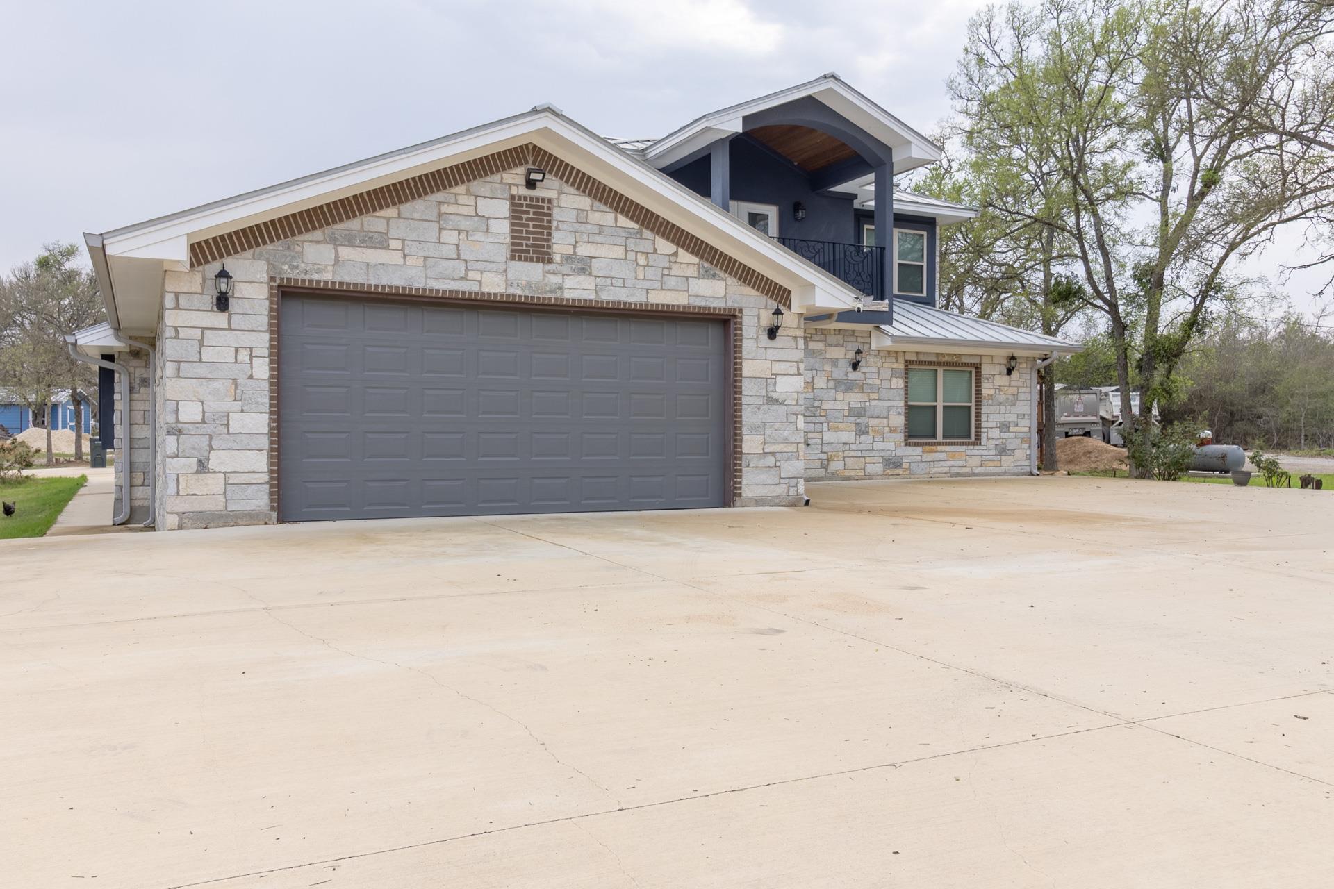 319 Lonesome Dove Dr Property Photo 3