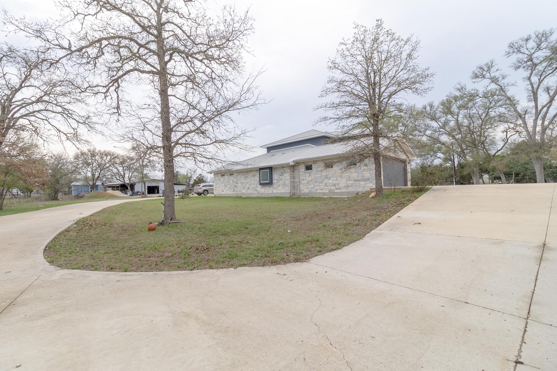 319 Lonesome Dove Dr Property Photo 32
