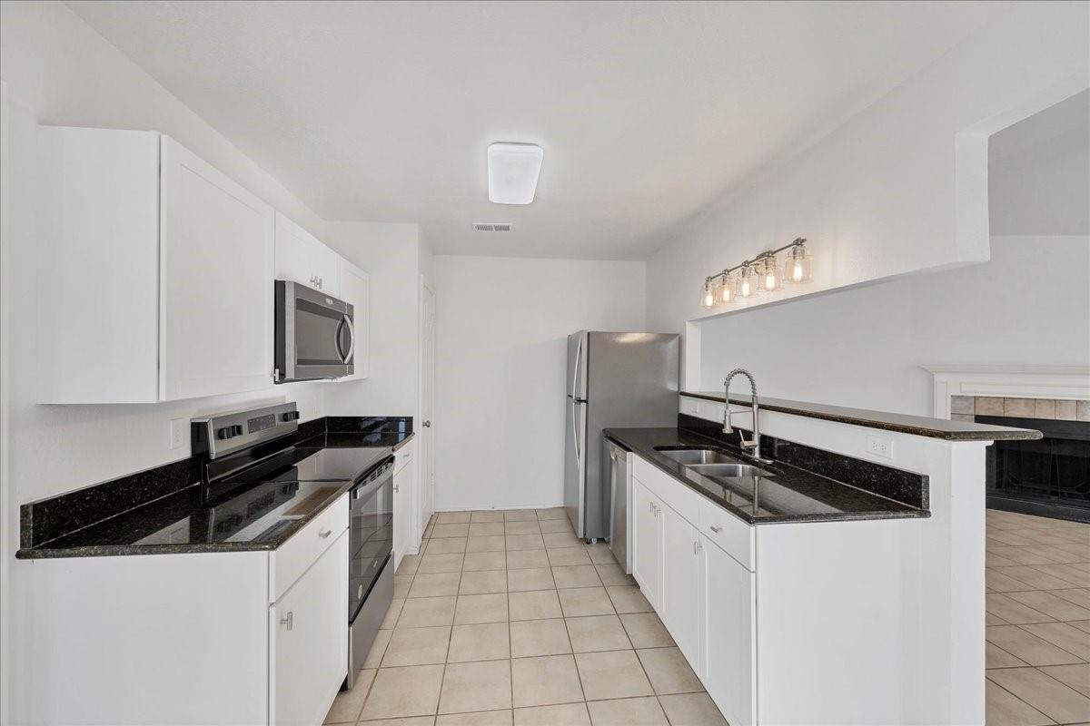 421 Fantail Loop #b Property Photo 2
