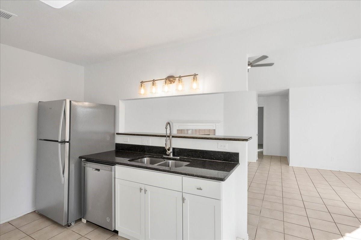 421 Fantail Loop #b Property Photo 3