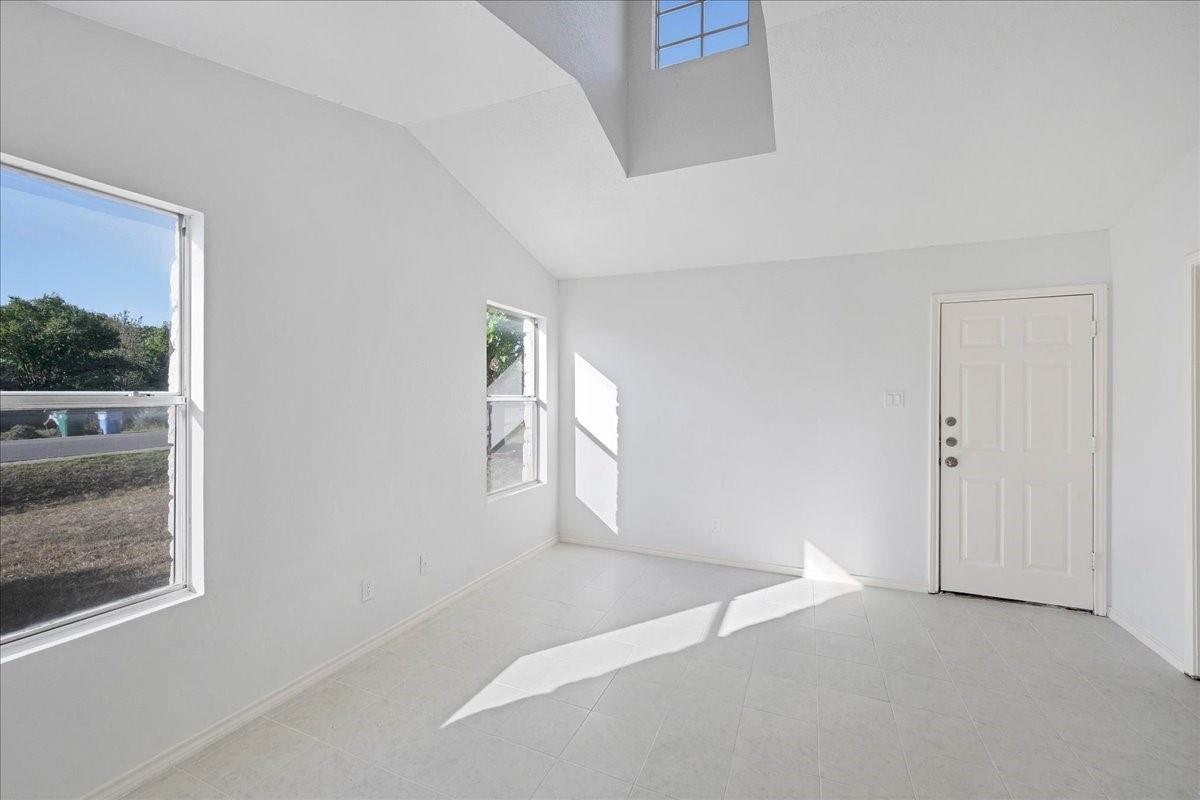 421 Fantail Loop #b Property Photo 7