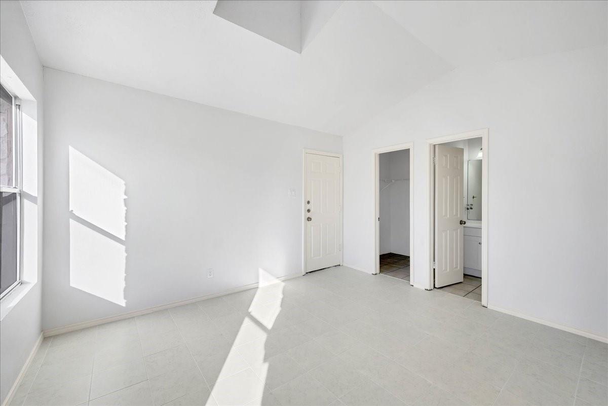 421 Fantail Loop #b Property Photo 8