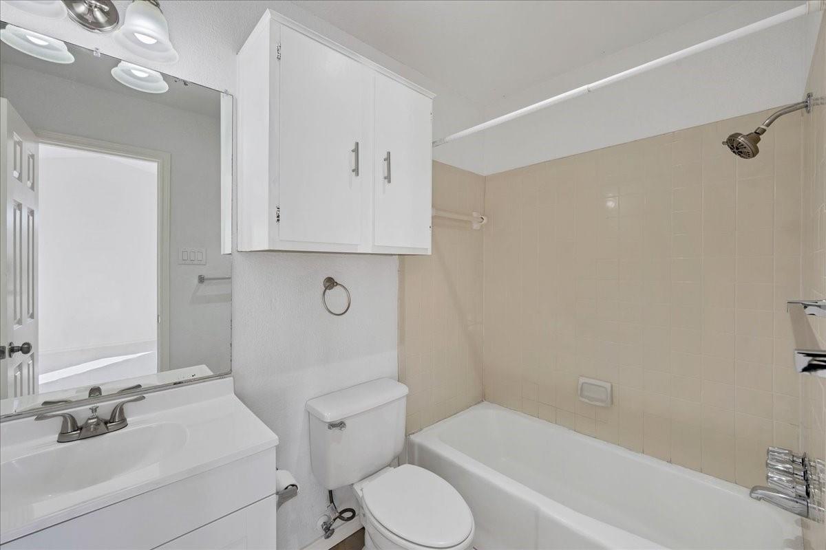 421 Fantail Loop #b Property Photo 9
