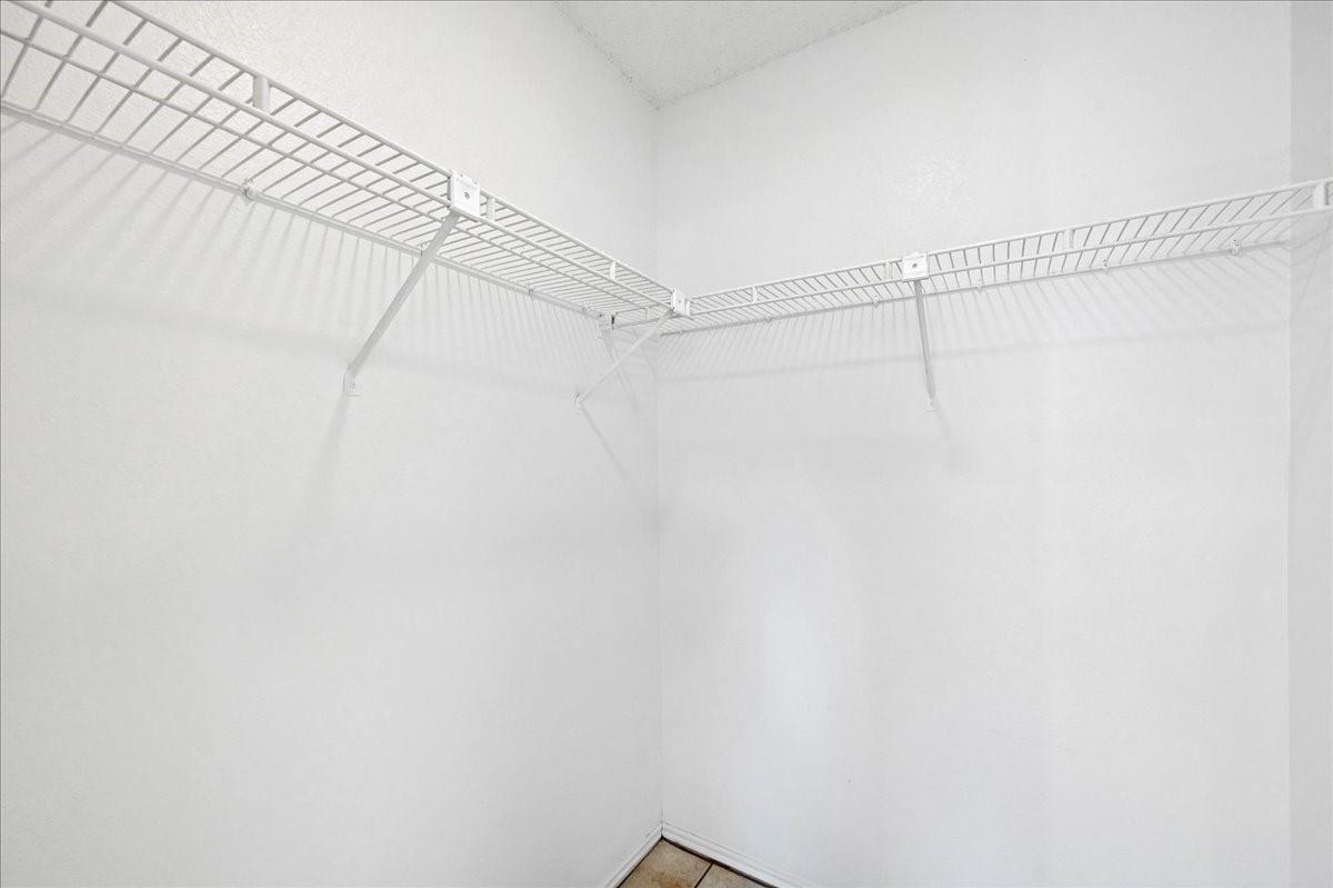 421 Fantail Loop #b Property Photo 10