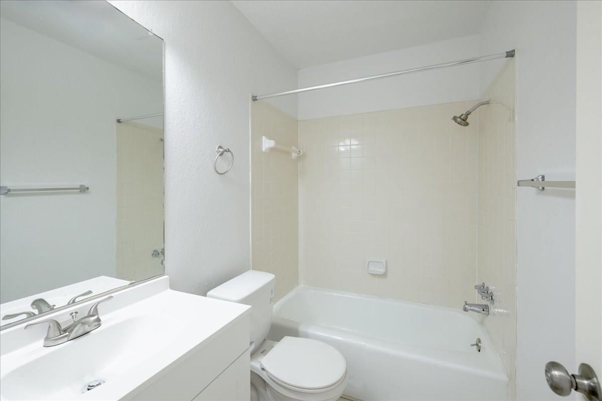 421 Fantail Loop #b Property Photo 12