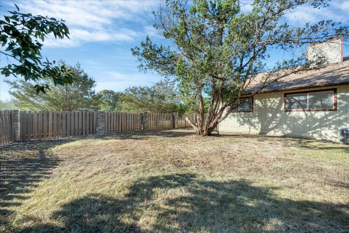 421 Fantail Loop #b Property Photo 16