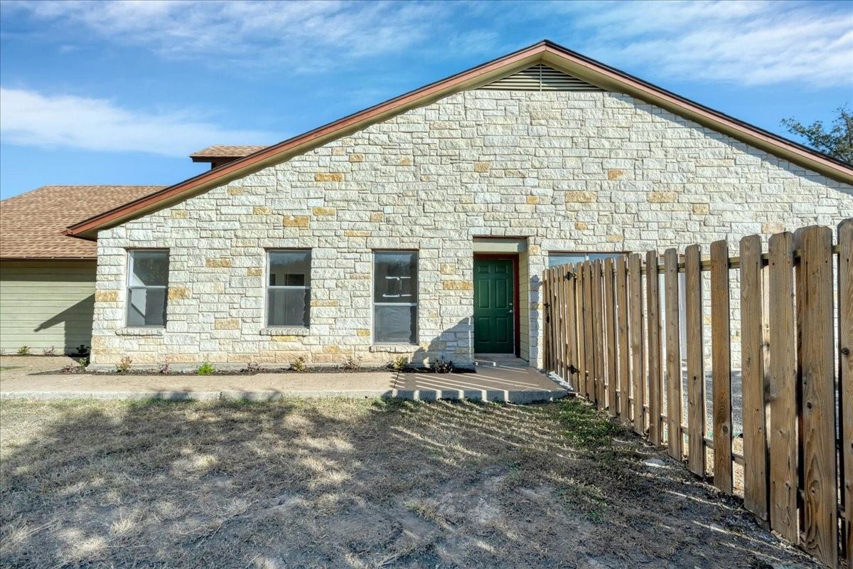 421 Fantail Loop #b Property Photo 20