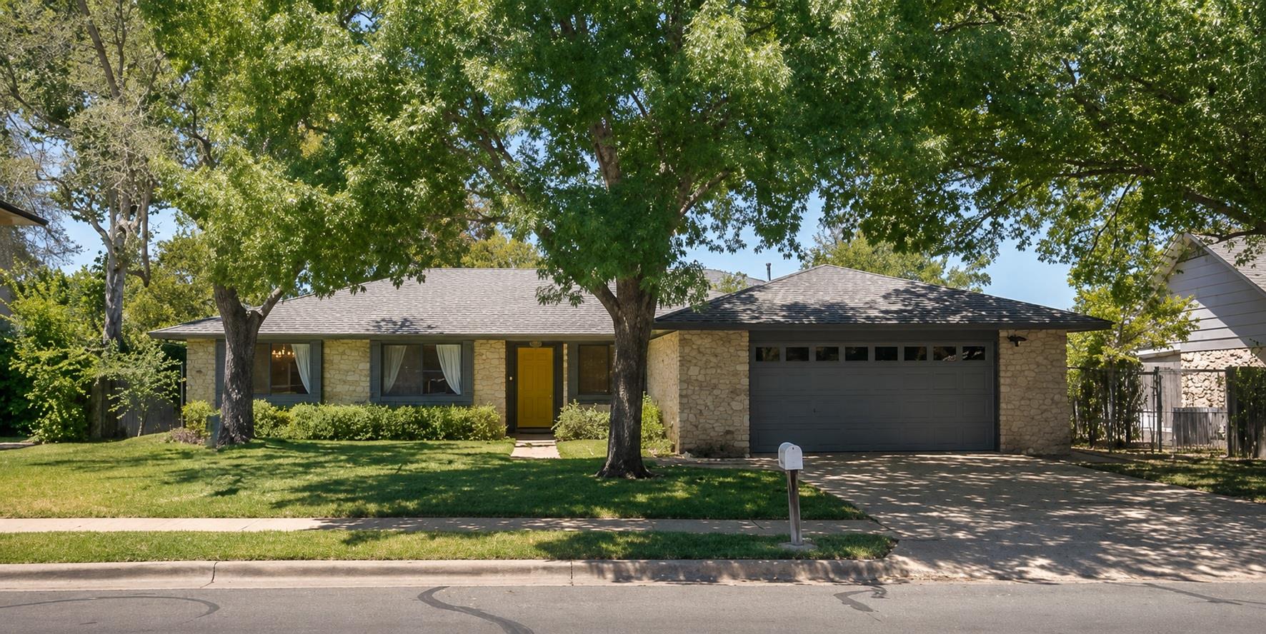 10512 Timbercrest Ln Property Photo 2