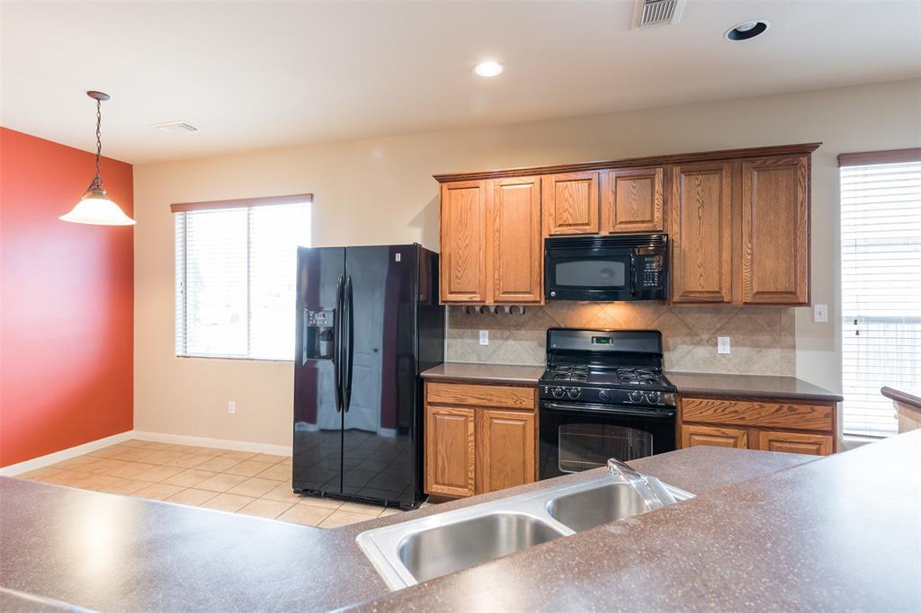 913 Brighton Pl Property Photo 11