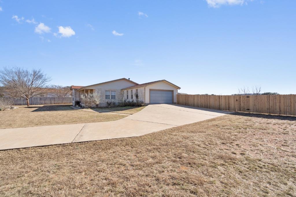2301 Red Bird Cv Property Photo 3