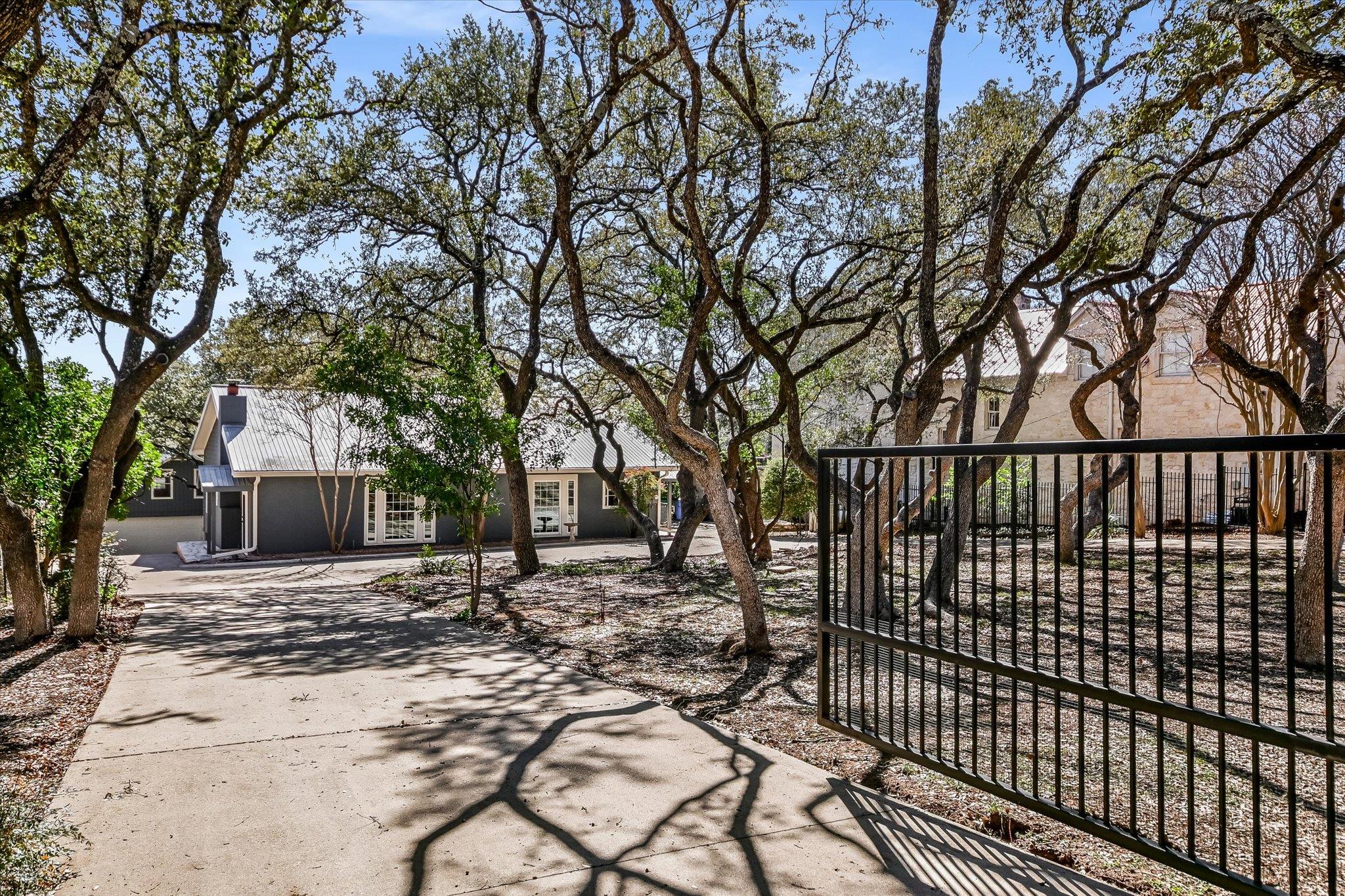 6111 Hudson Bend Rd Property Photo 1