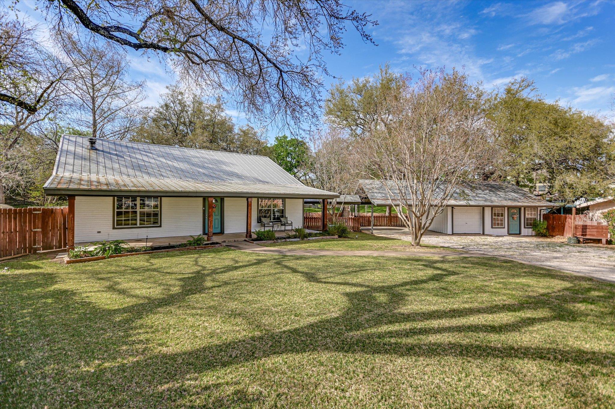 611 Thurman Cir Property Photo 4