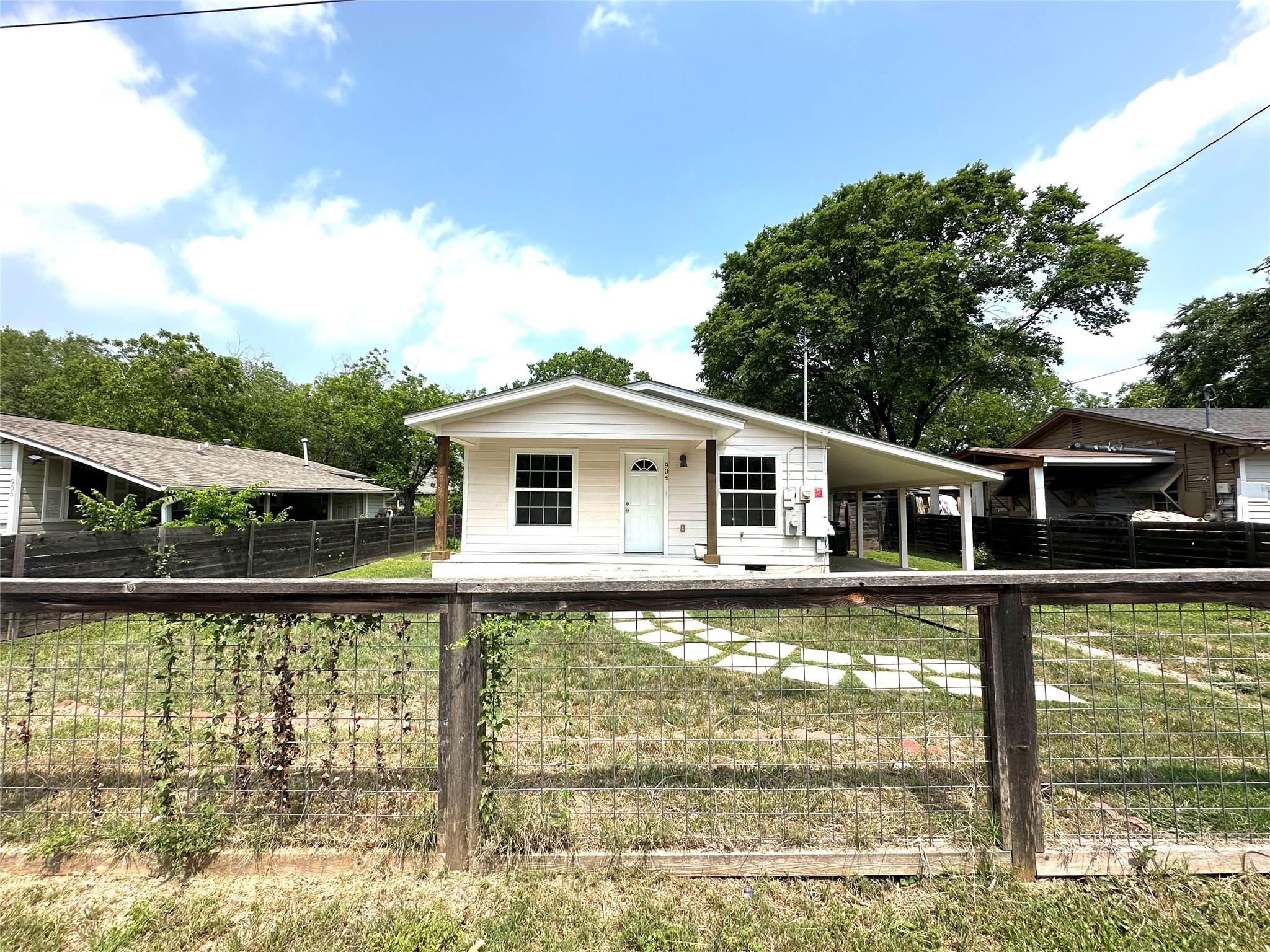 904 Valdez St Property Photo