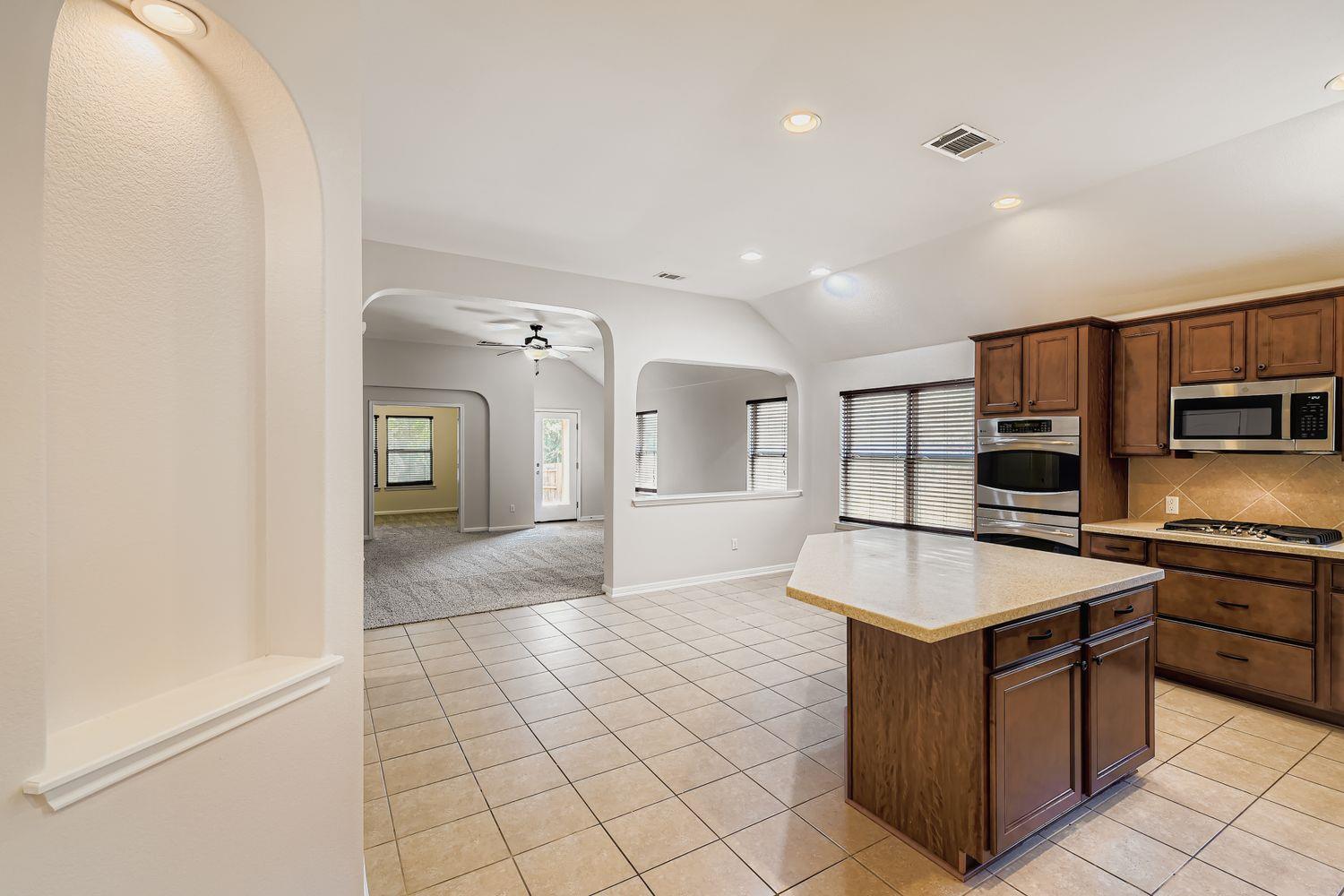 1909 Tranquility Ln Property Photo 10