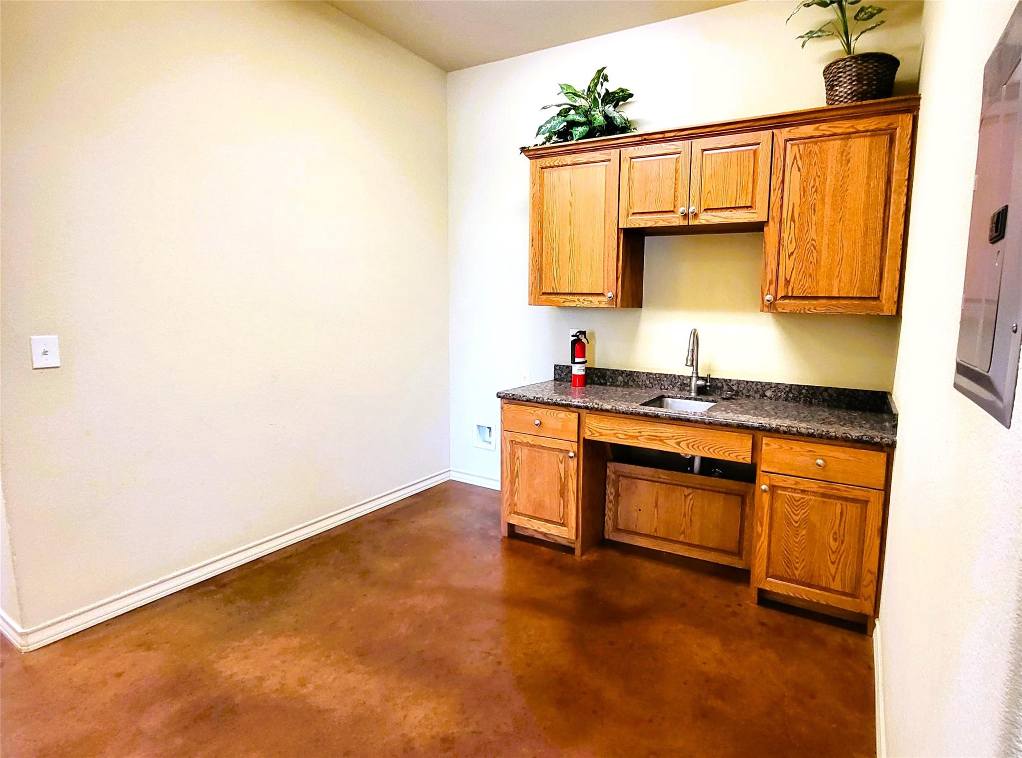 701 Hwy 290 None W #103 Property Photo 8