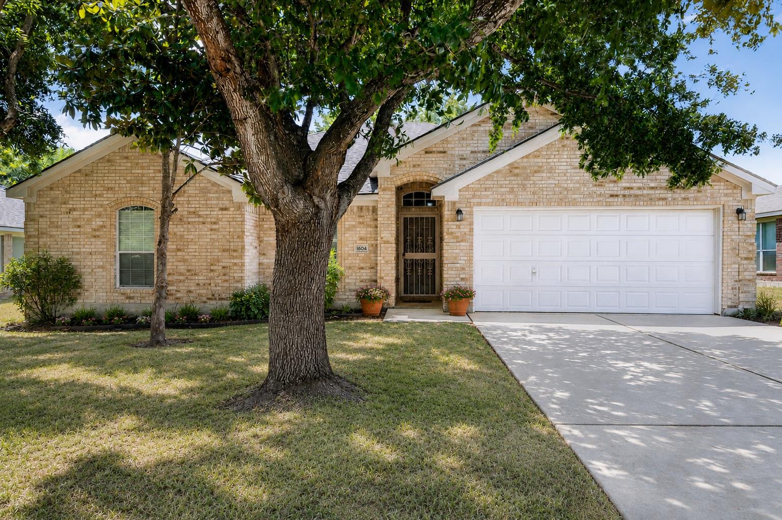 1604 Prickly Pear St Property Photo 2