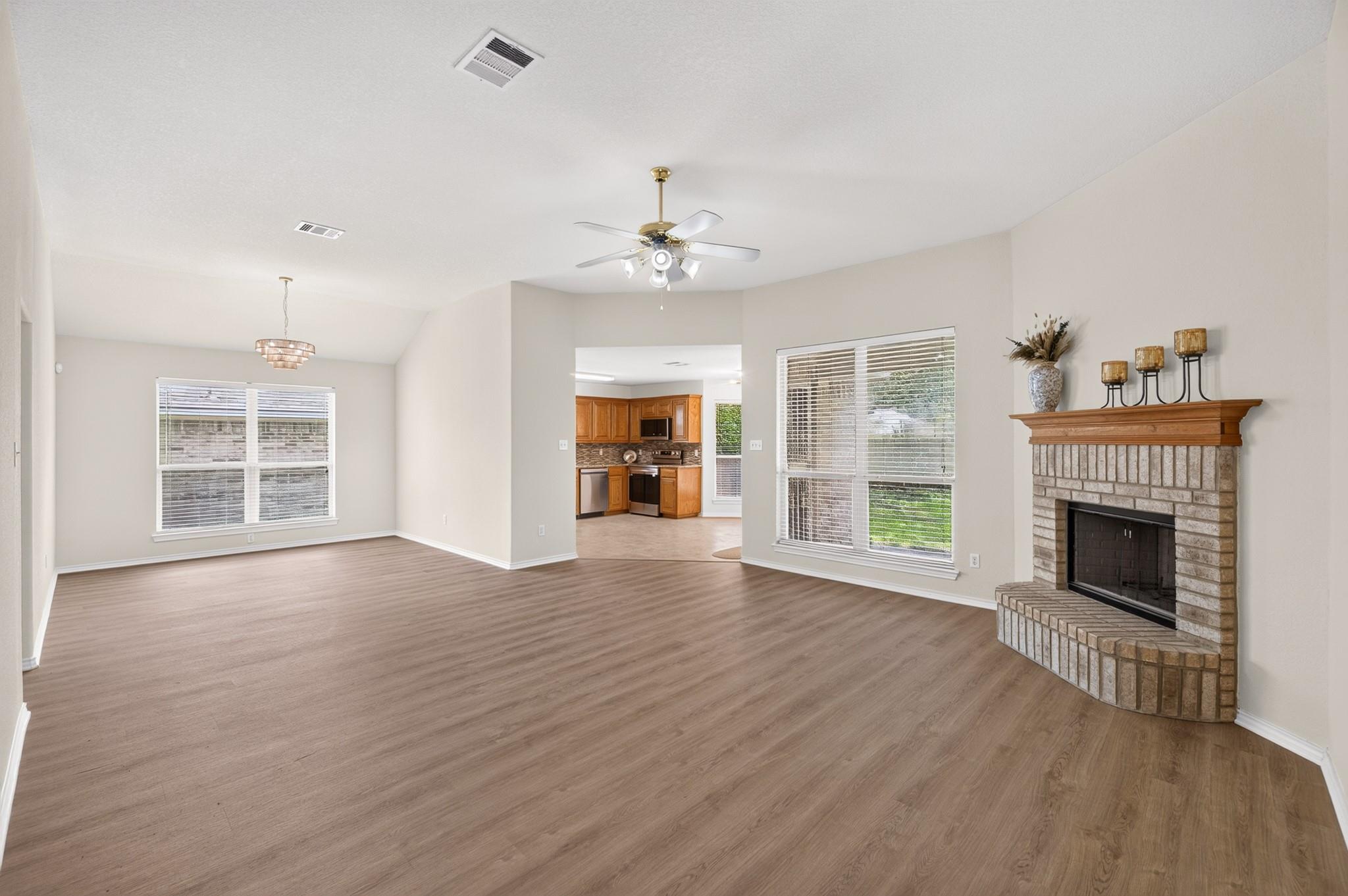 1604 Prickly Pear St Property Photo 5