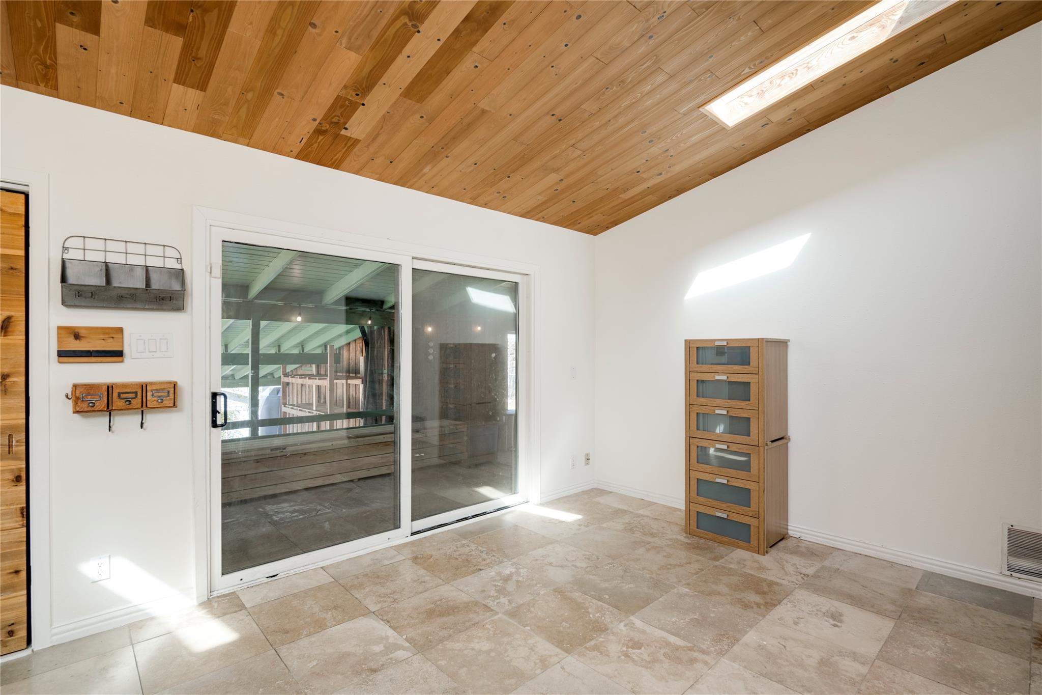 2404 Barton Skwy Property Photo 8