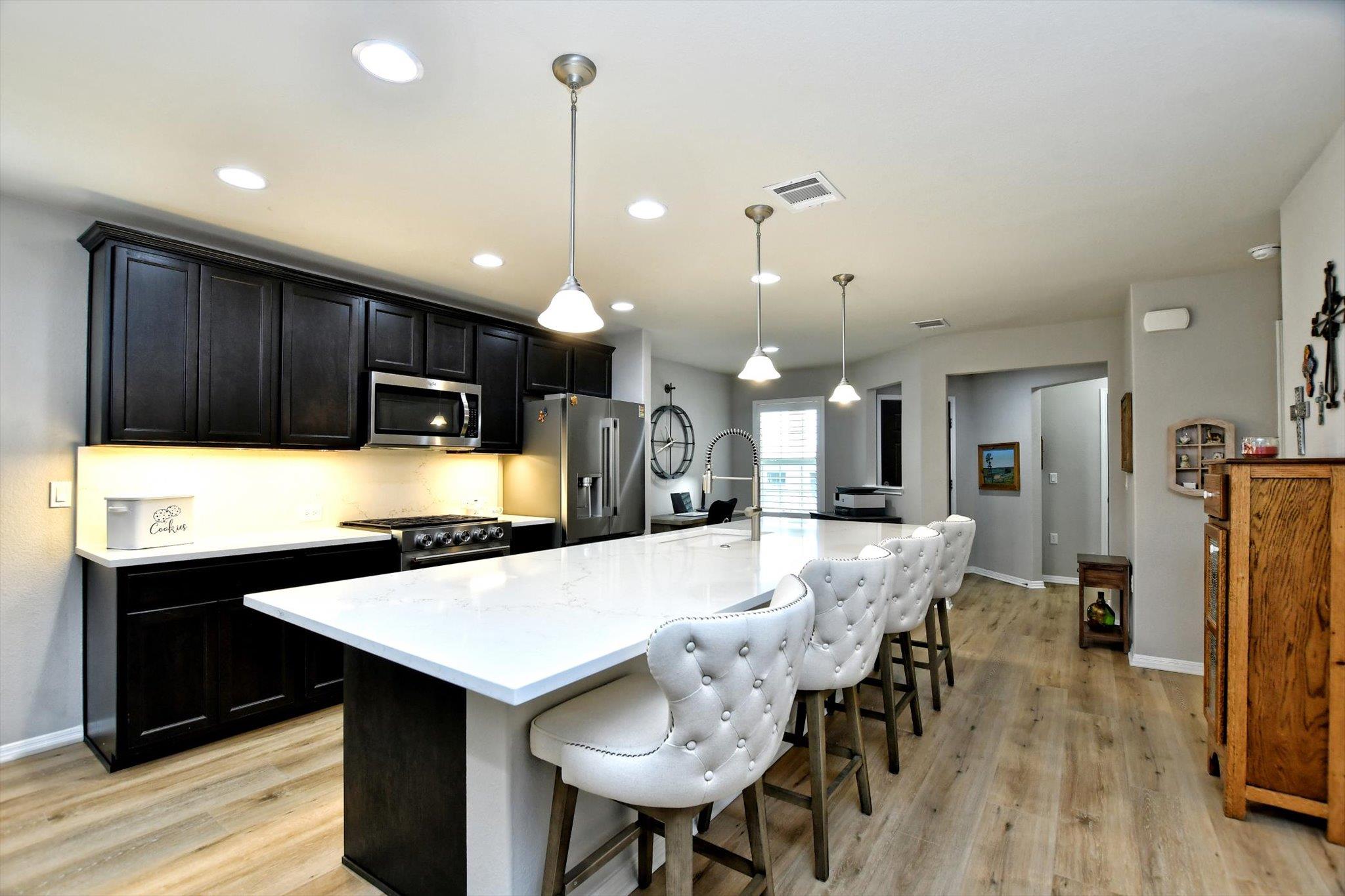 231 Hobby St Property Photo 10