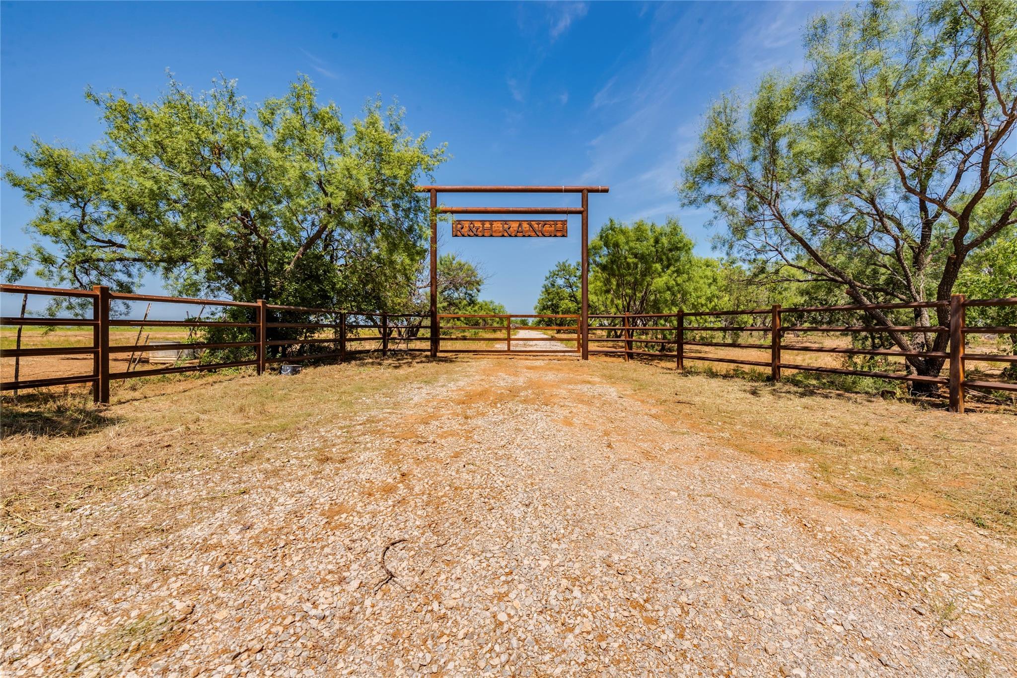 1099 County Road 247 Property Photo 2