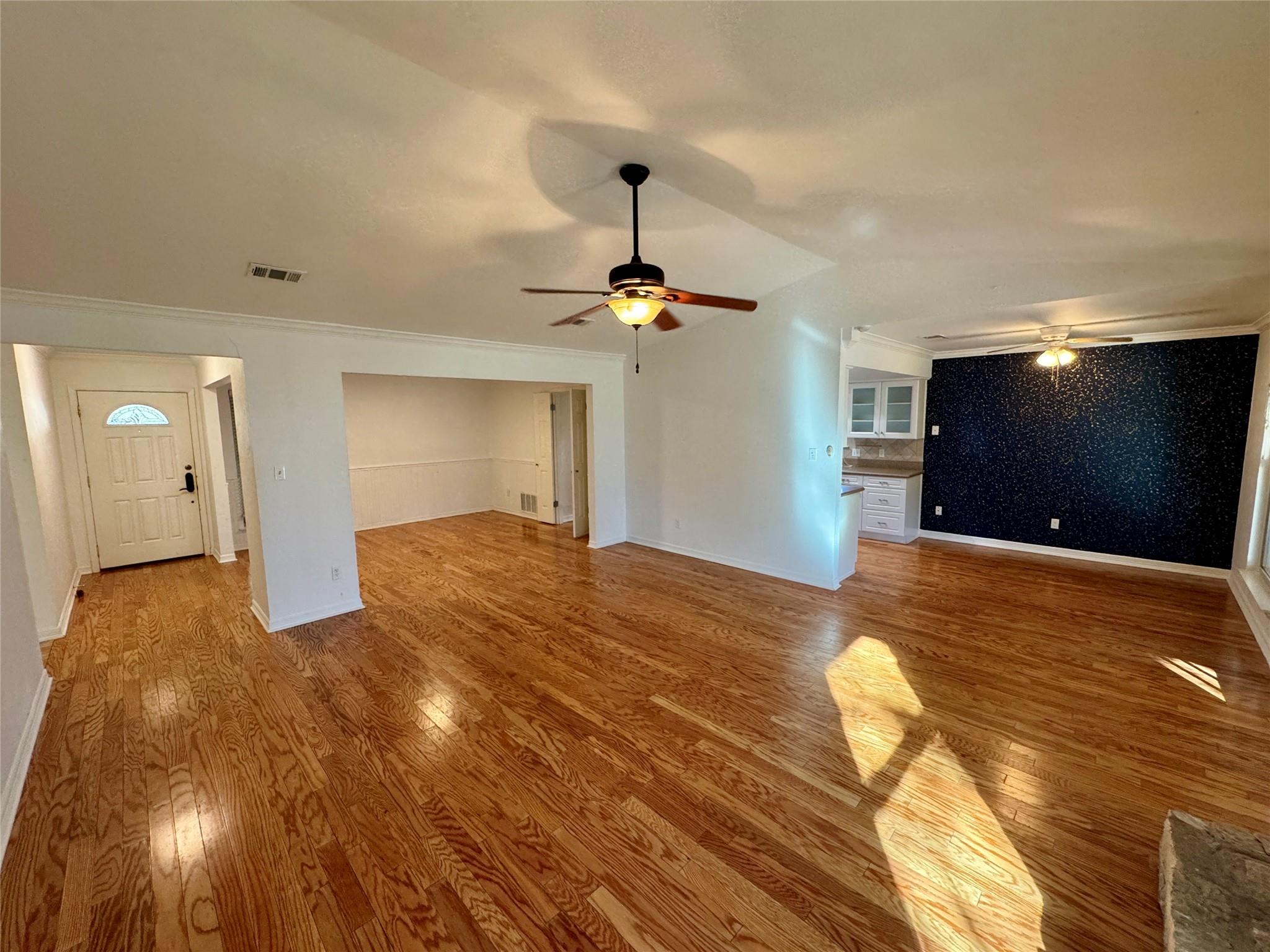 5109 Summerset Trl Property Photo 5