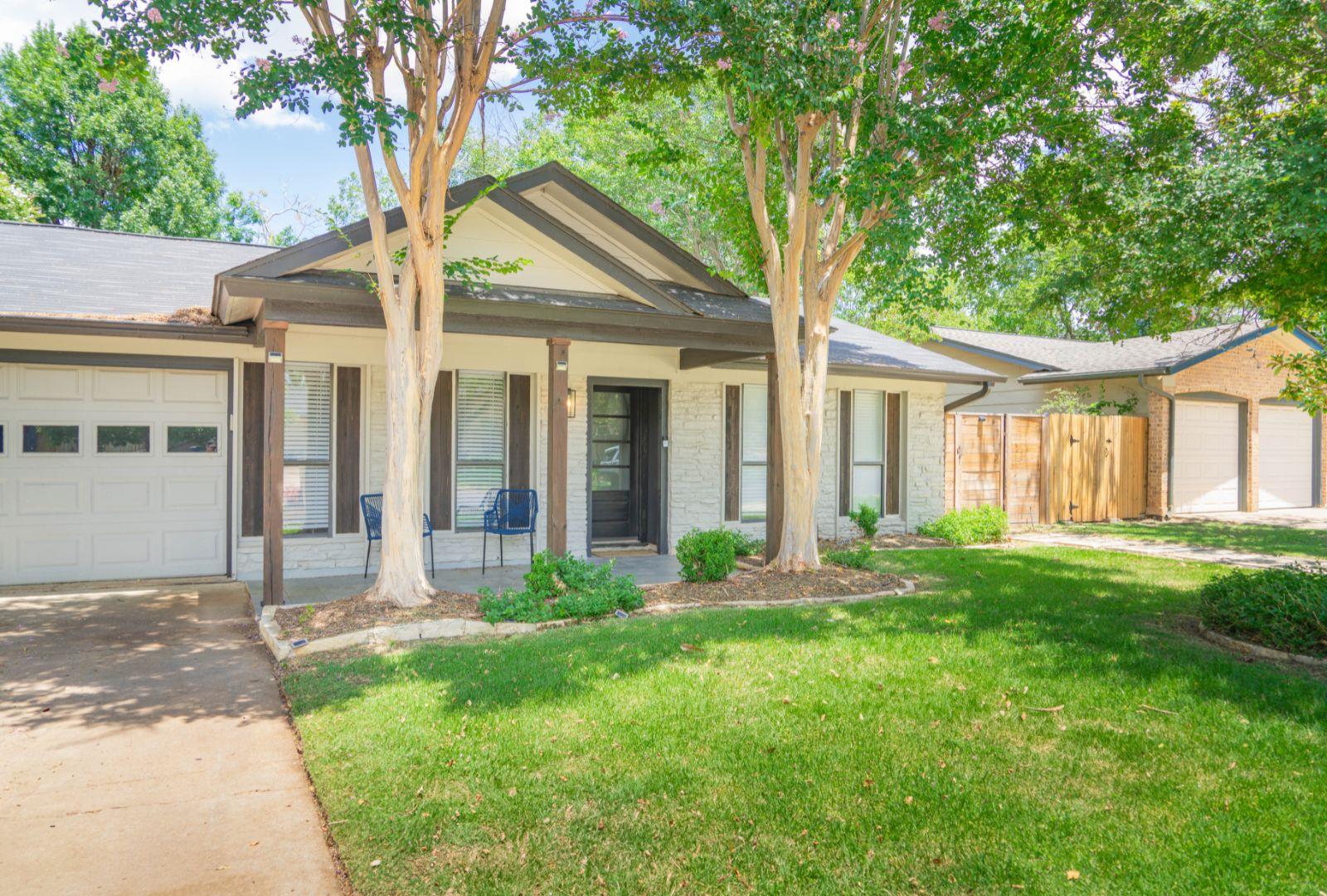 7002 Whispering Oaks Dr Property Photo 3
