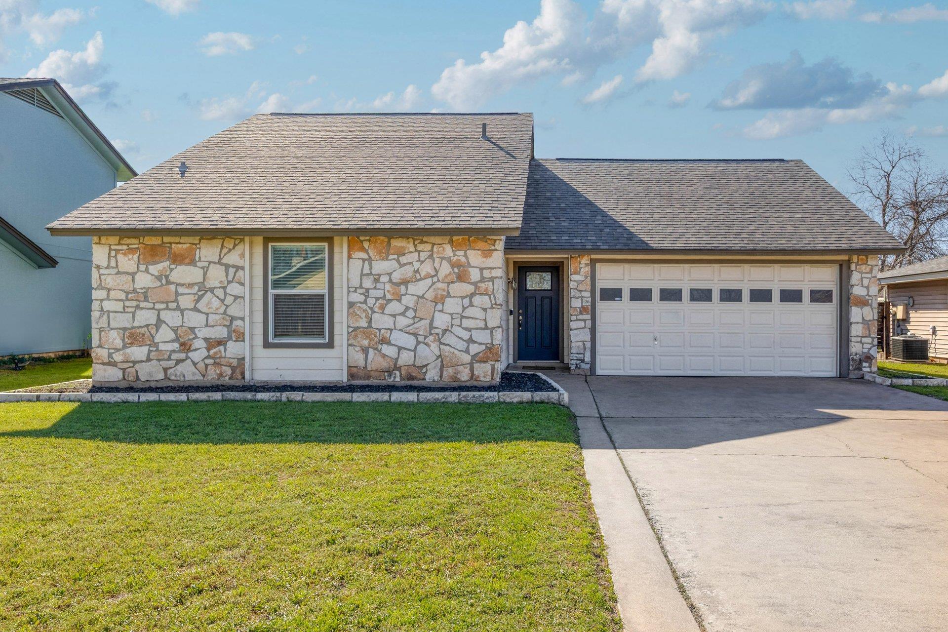 1700 Roundup Trl Property Photo