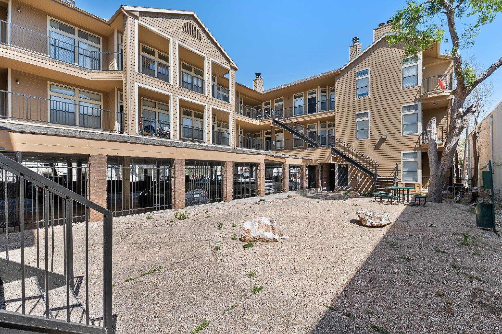 2802 Nueces St #303 Property Photo 10