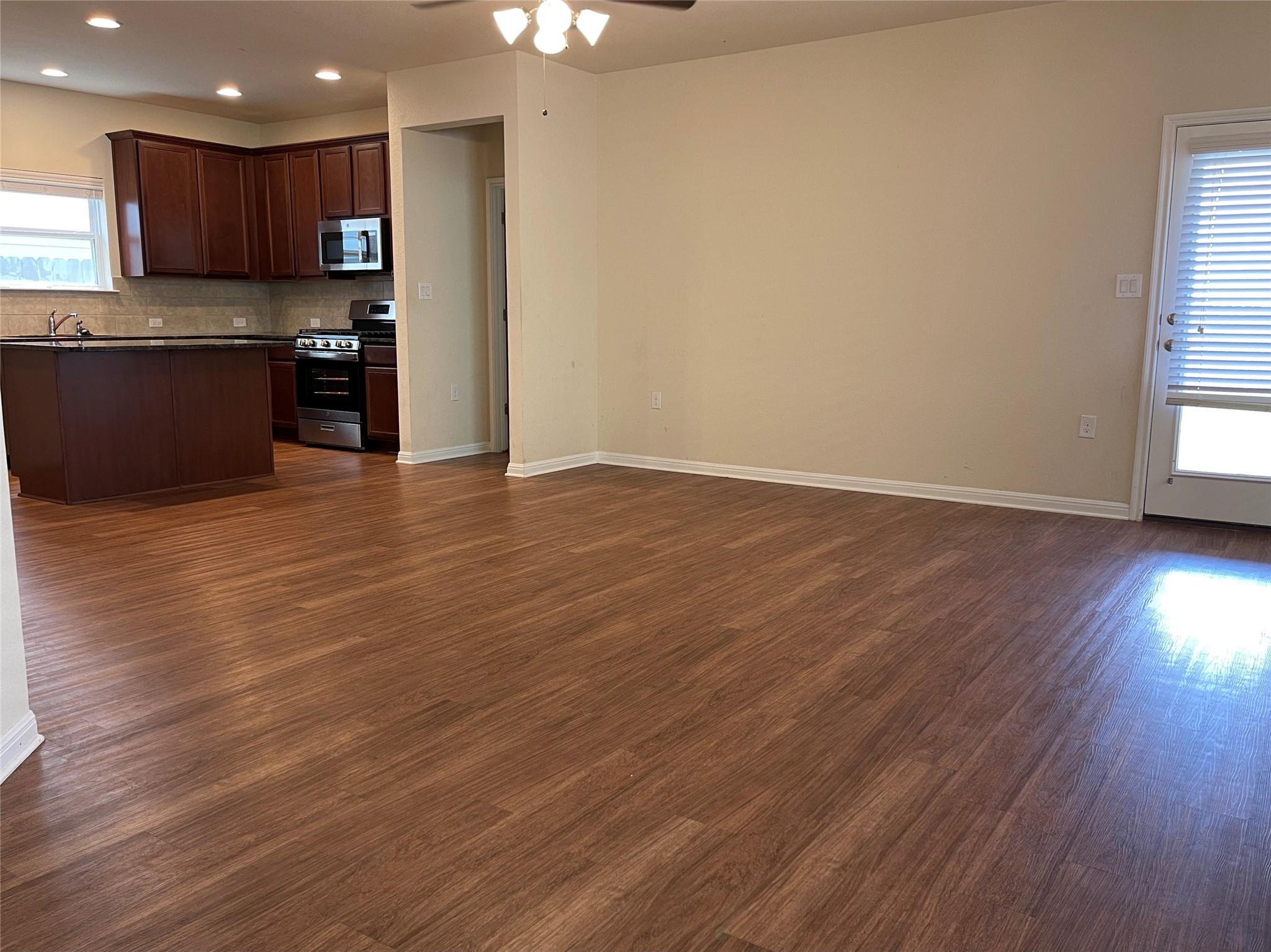 905 Fortrose Ter Property Photo 3