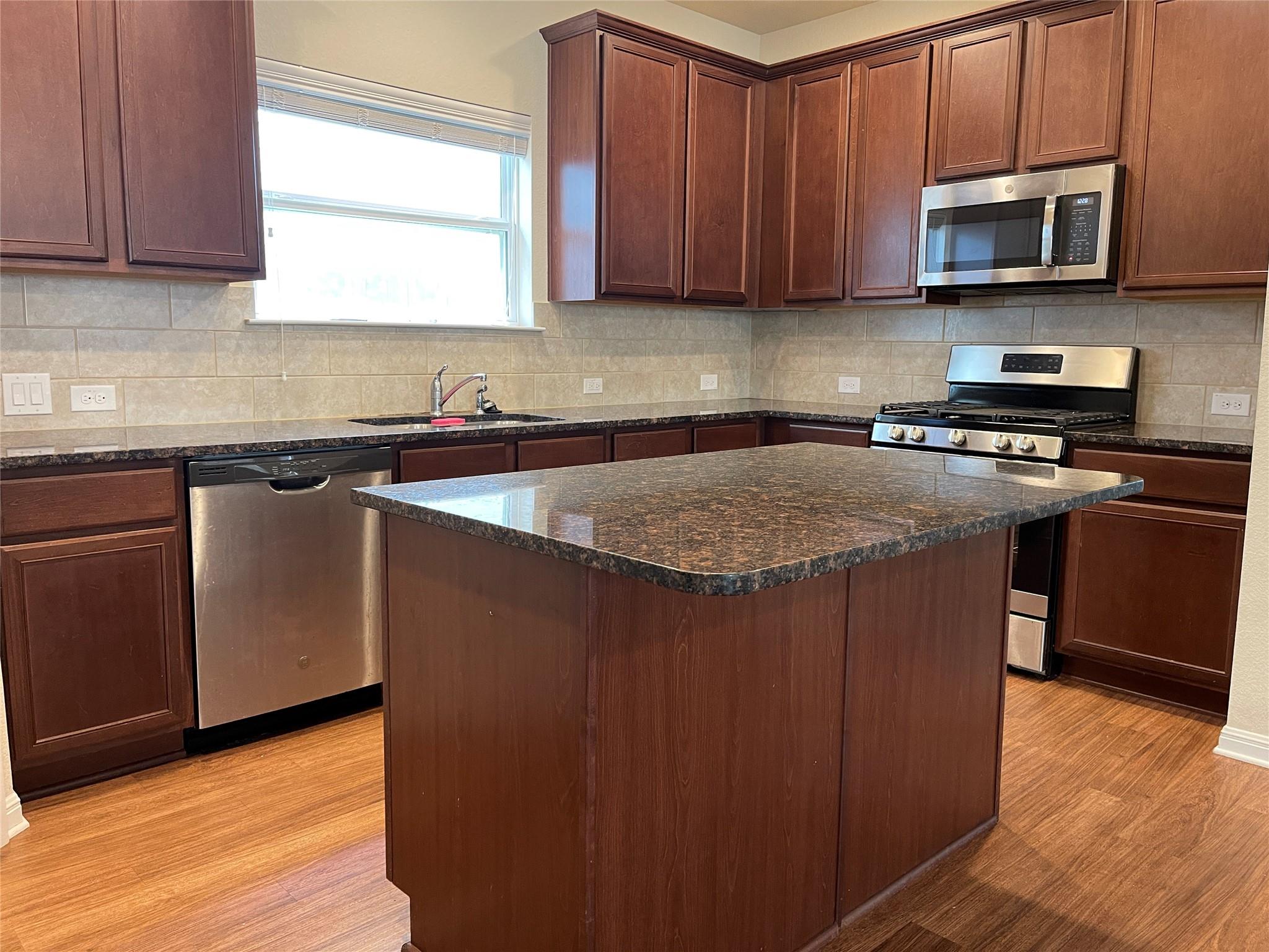 905 Fortrose Ter Property Photo 8