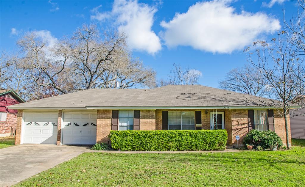 2206 Village Way Dr Property Photo 1